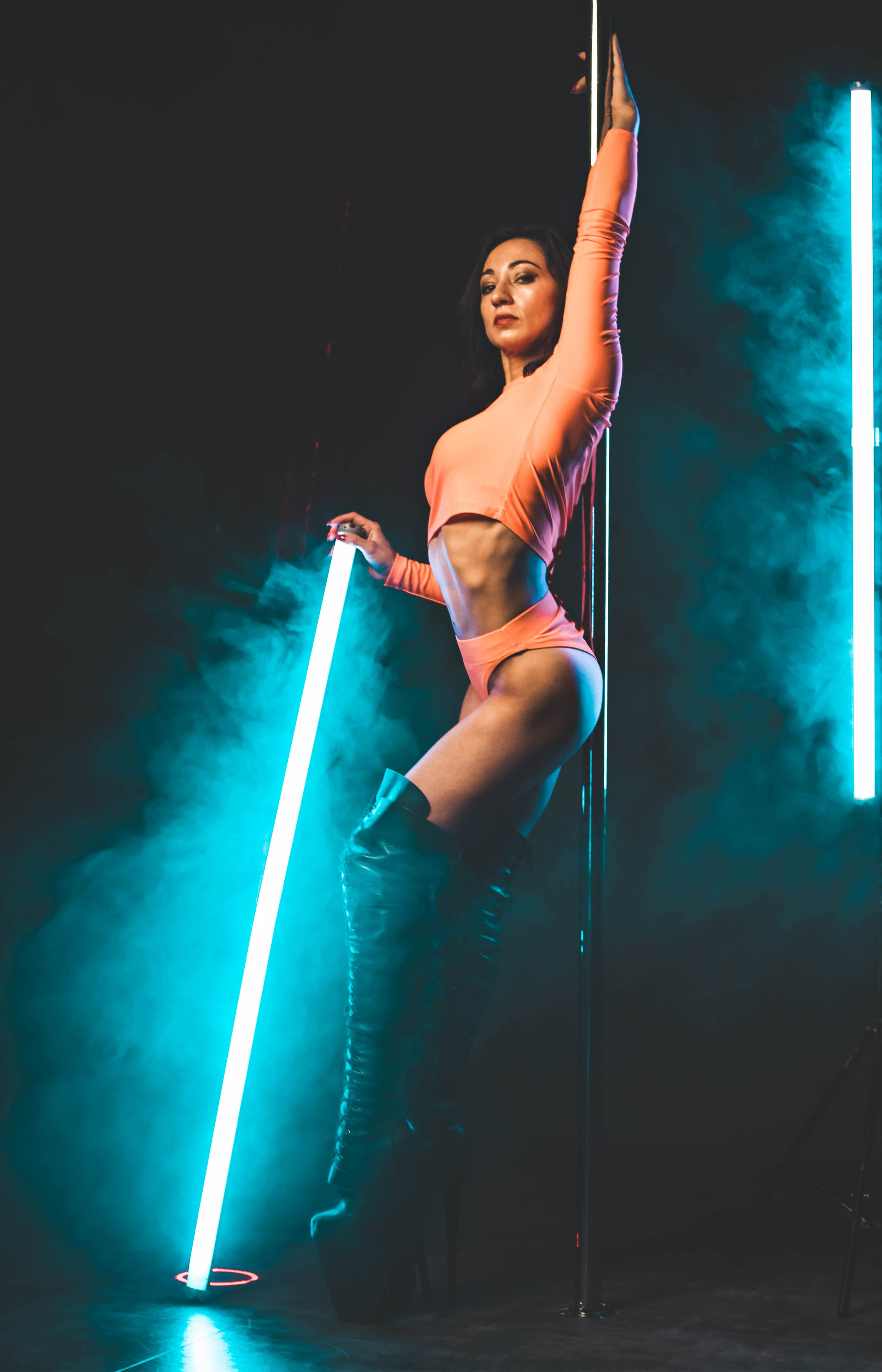 Pole dance (Цветной свет). Фотограф Диана Лысанова