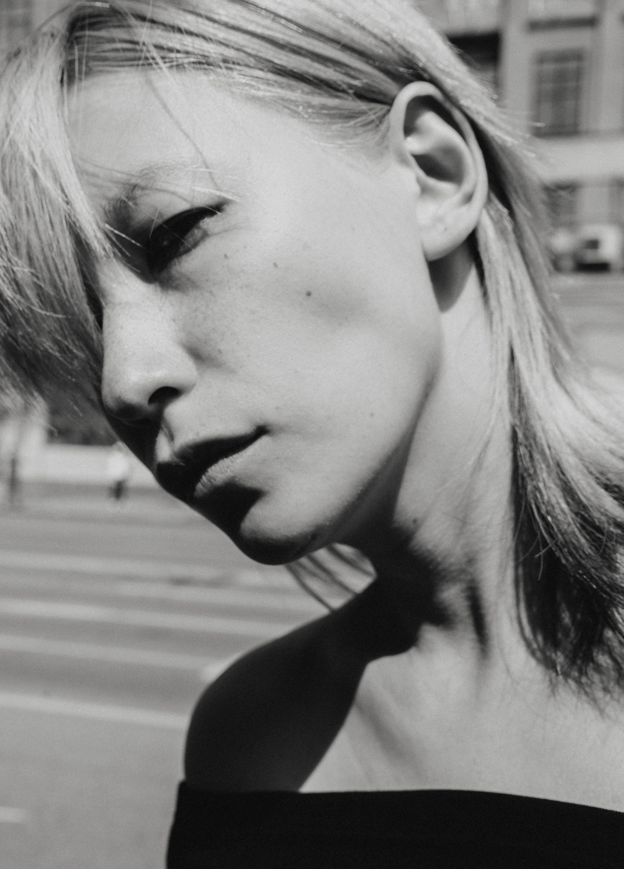 Фотосъёмка в студии девушки корейской внешности. Денис Марков — фотограф в Екатеринбурге