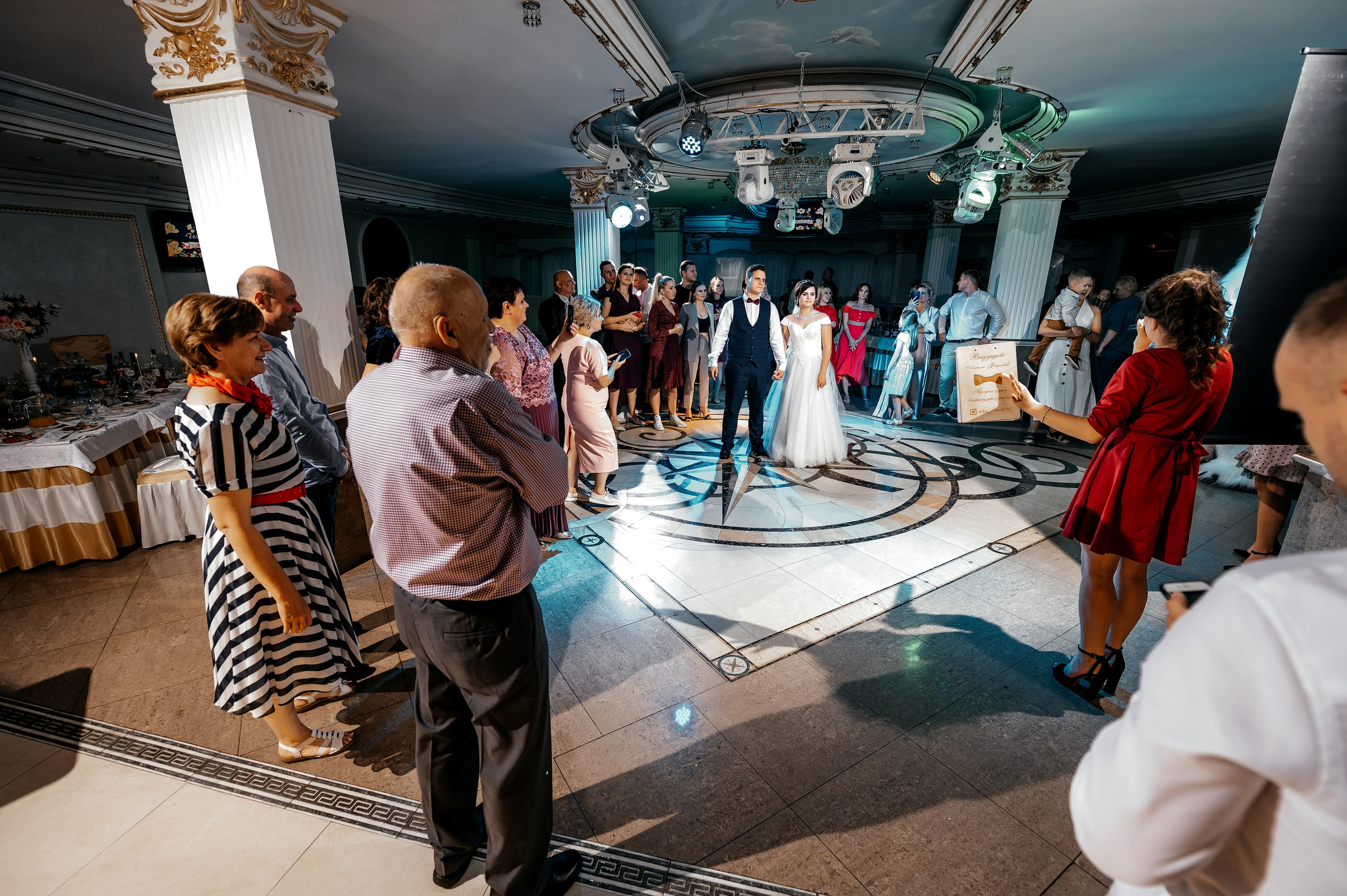 Свадебная фотопрогулка в Усадьбе Кусково. Свадебный и семейный фотограф Виктория Носачёва. Щелково, Москва и МО