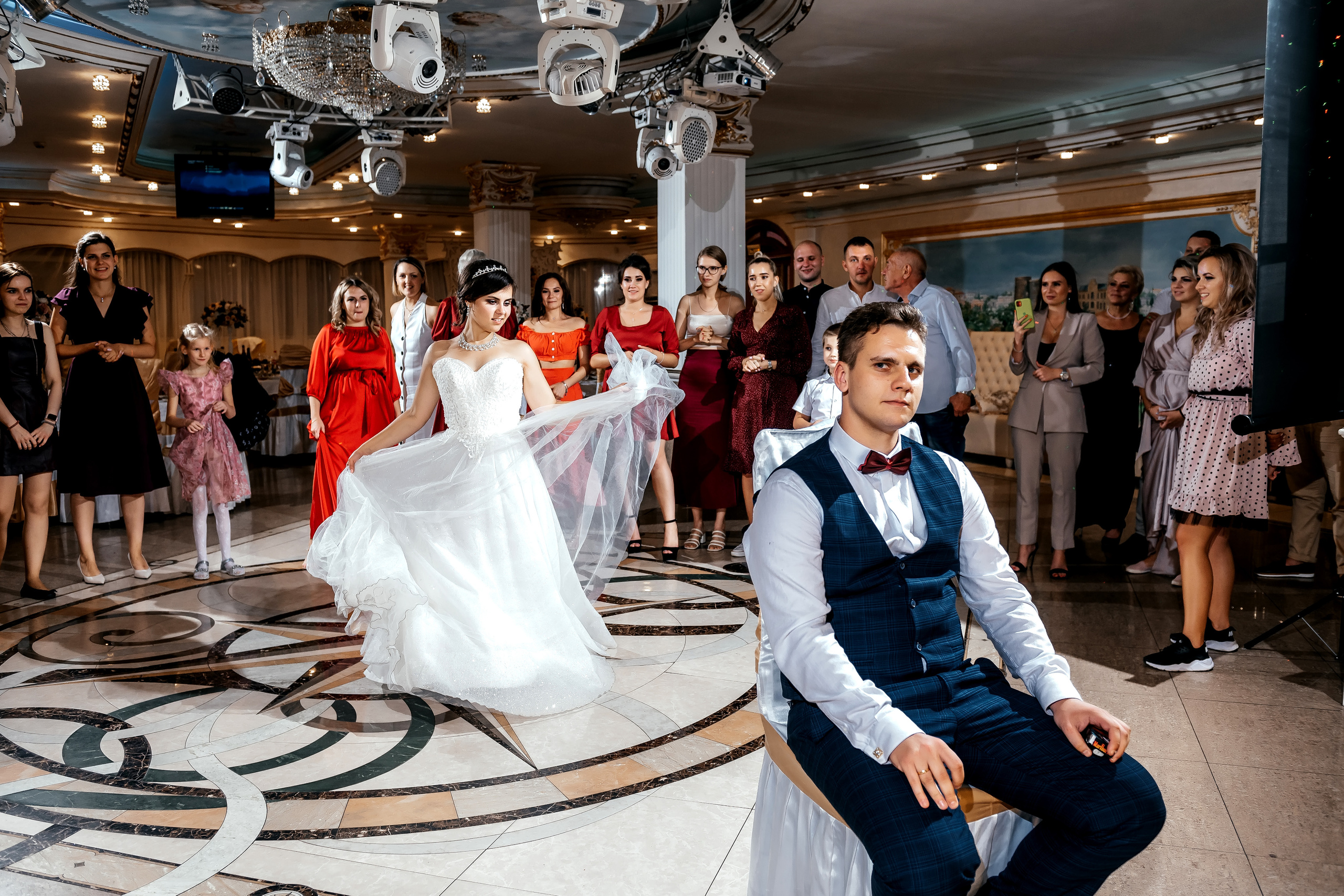 Свадебная фотопрогулка в Усадьбе Кусково. Свадебный и семейный фотограф Виктория Носачёва. Щелково, Москва и МО