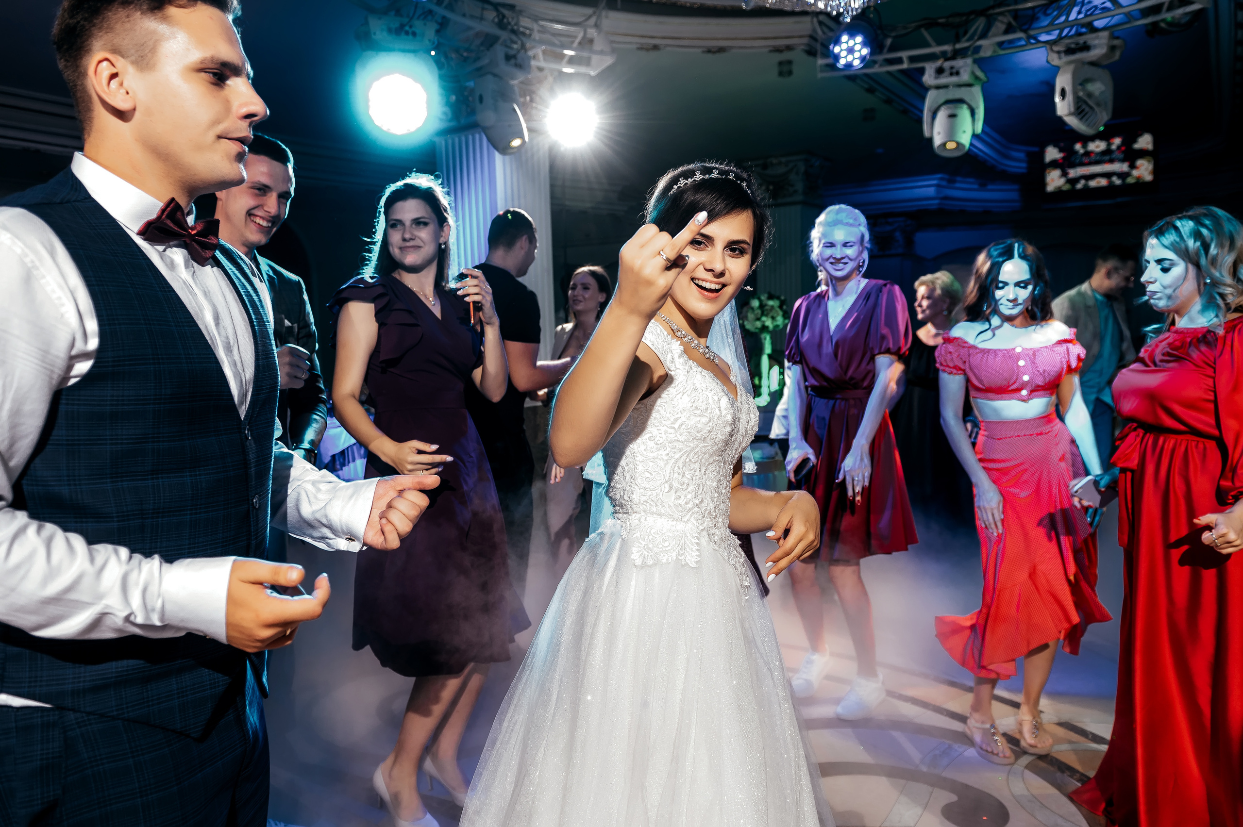 Свадебная фотопрогулка в Усадьбе Кусково. Свадебный и семейный фотограф Виктория Носачёва. Щелково, Москва и МО