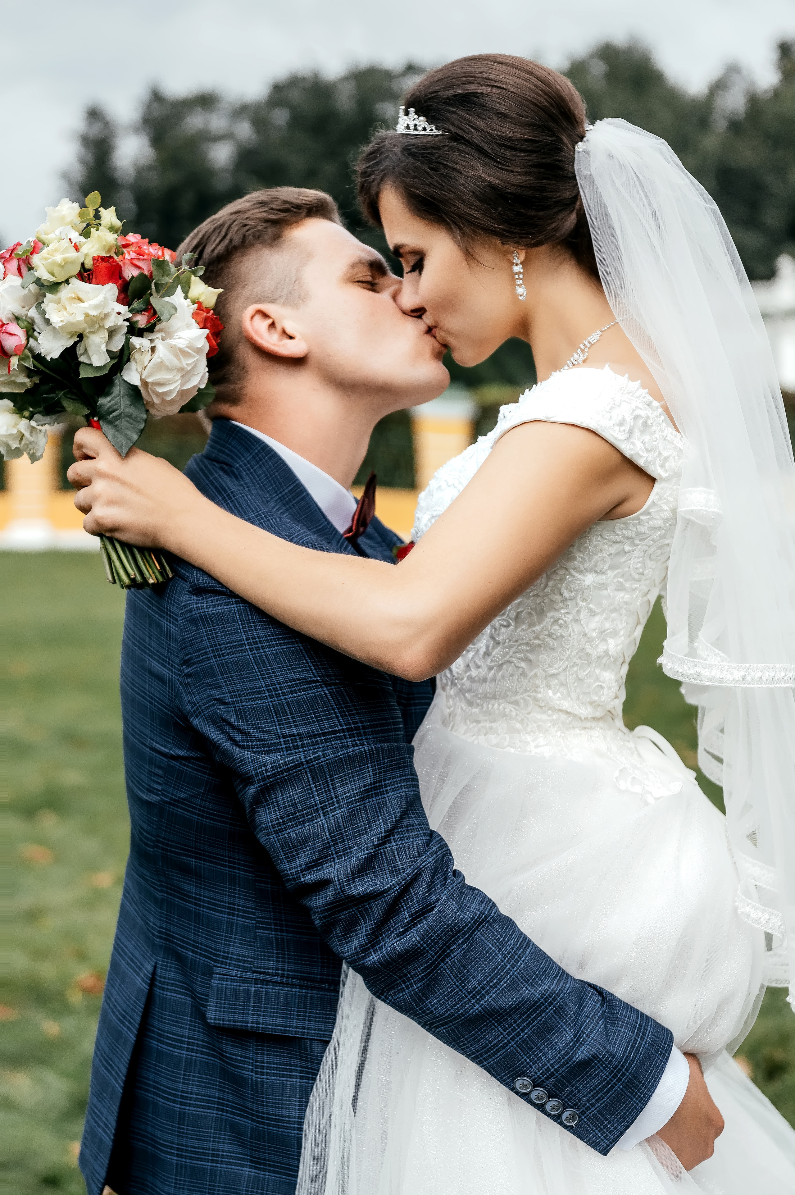 Свадебная фотопрогулка в Усадьбе Кусково. Свадебный и семейный фотограф Виктория Носачёва. Щелково, Москва и МО