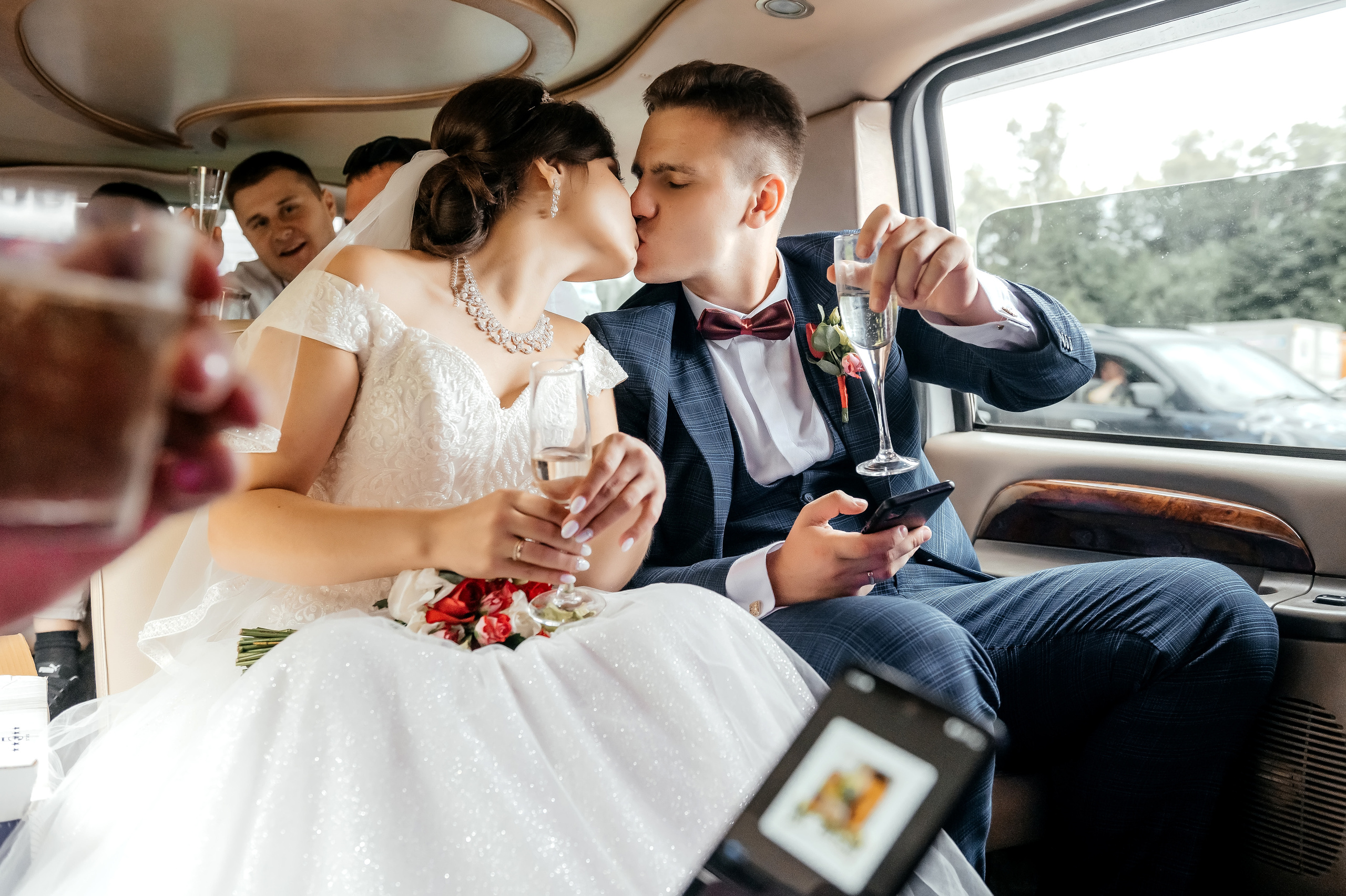 Свадебная фотопрогулка в Усадьбе Кусково. Свадебный и семейный фотограф Виктория Носачёва. Щелково, Москва и МО