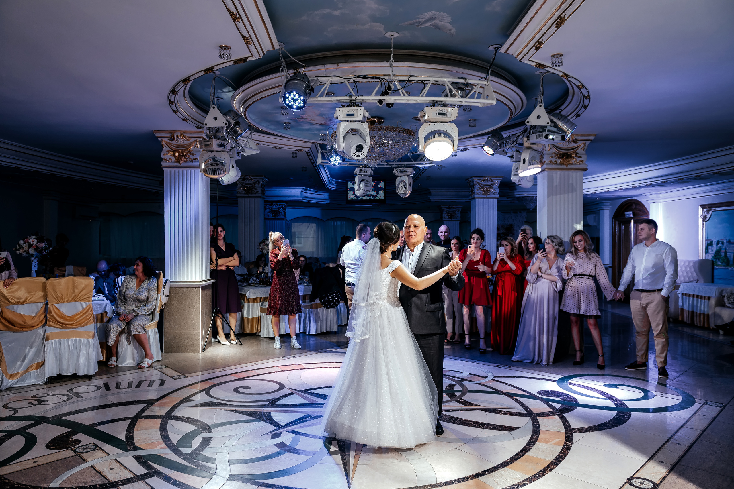 Свадебная фотопрогулка в Усадьбе Кусково. Свадебный и семейный фотограф Виктория Носачёва. Щелково, Москва и МО