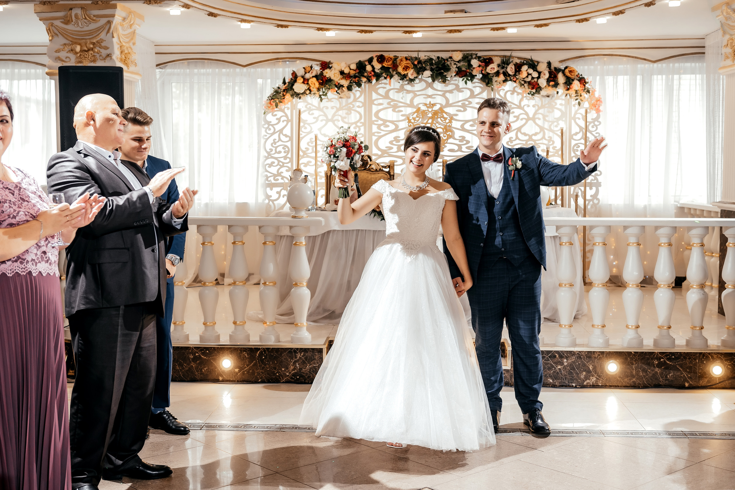 Свадебная фотопрогулка в Усадьбе Кусково. Свадебный и семейный фотограф Виктория Носачёва. Щелково, Москва и МО