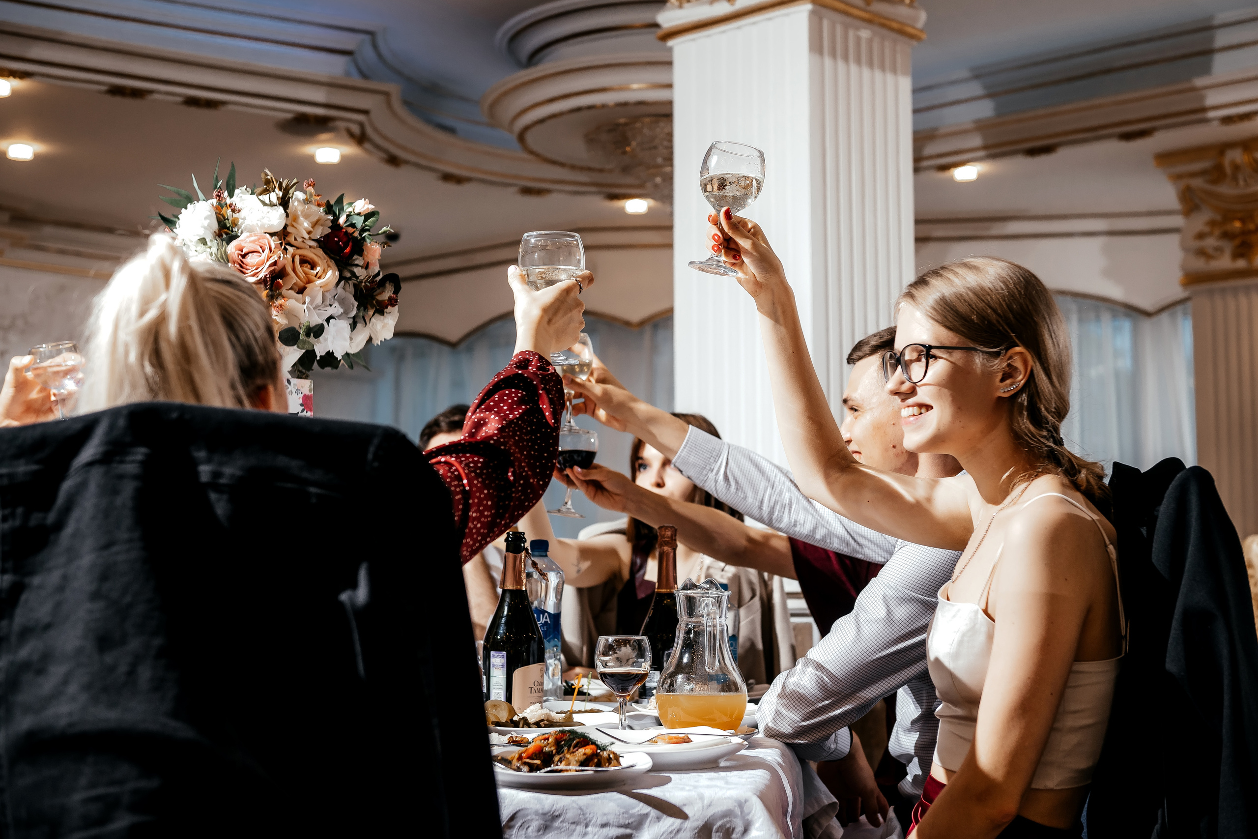 Свадебная фотопрогулка в Усадьбе Кусково. Свадебный и семейный фотограф Виктория Носачёва. Щелково, Москва и МО