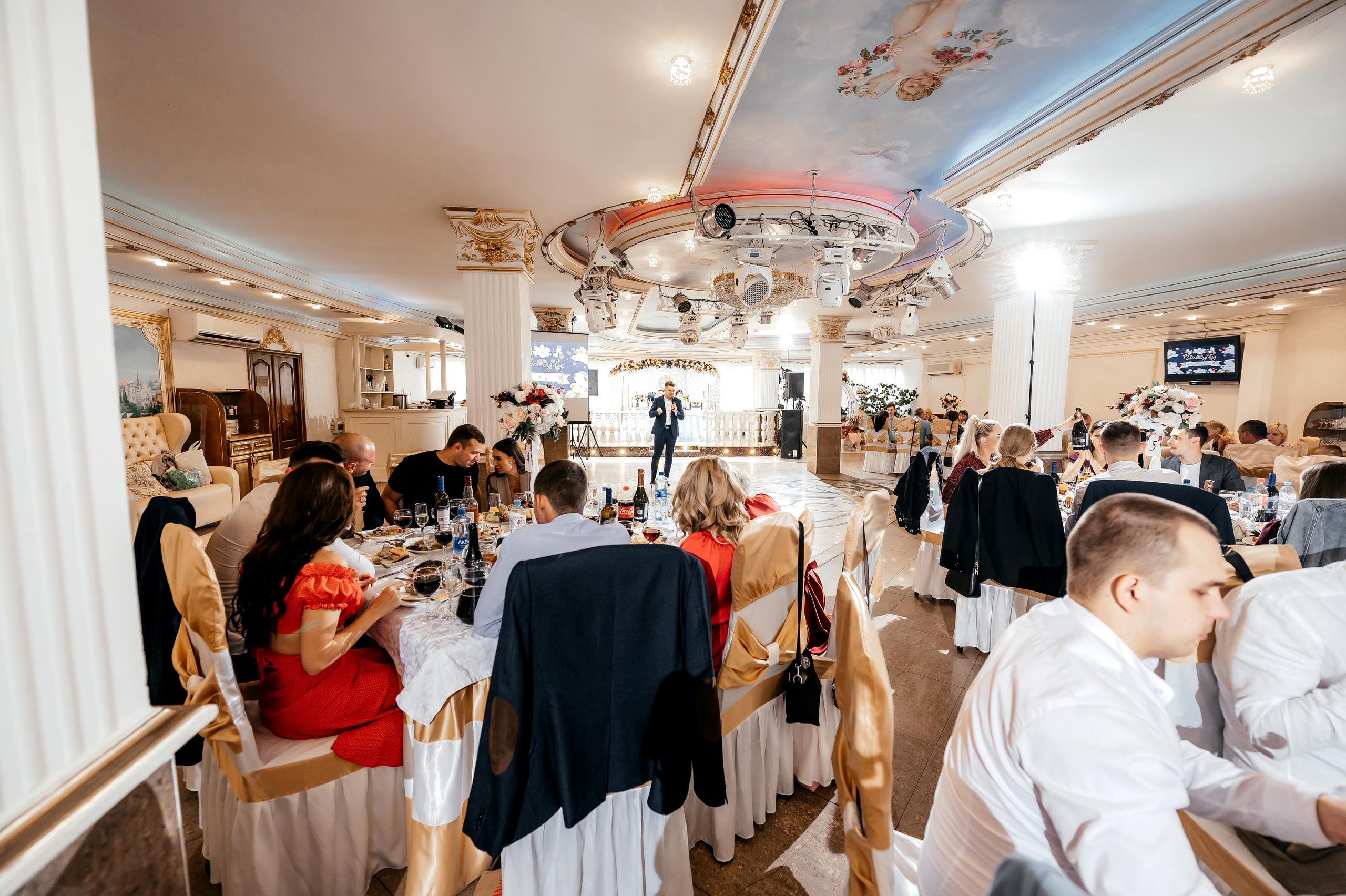 Свадебная фотопрогулка в Усадьбе Кусково. Свадебный и семейный фотограф Виктория Носачёва. Щелково, Москва и МО