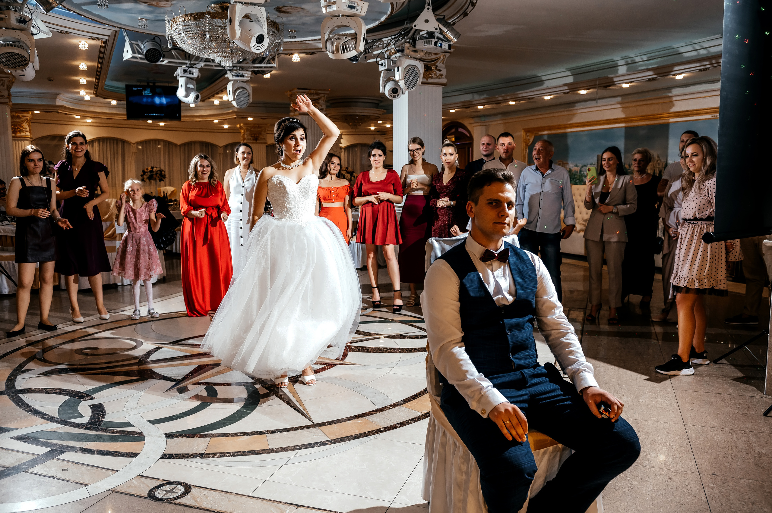 Свадебная фотопрогулка в Усадьбе Кусково. Свадебный и семейный фотограф Виктория Носачёва. Щелково, Москва и МО