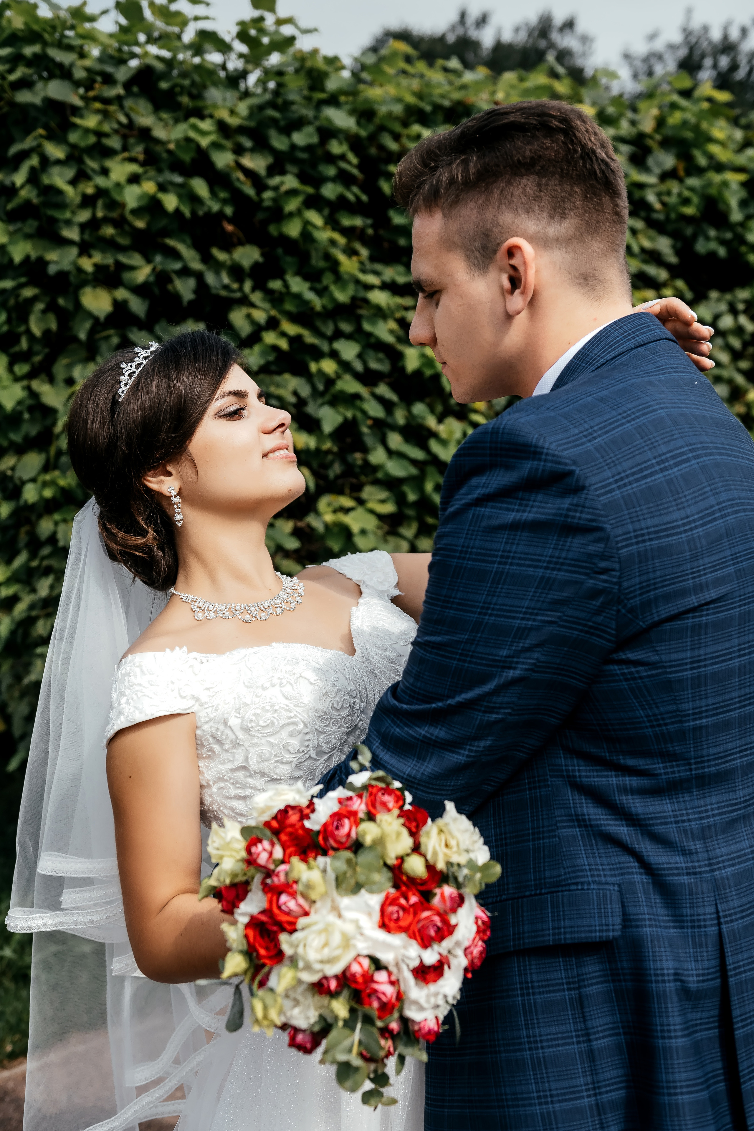 Свадебная фотопрогулка в Усадьбе Кусково. Свадебный и семейный фотограф Виктория Носачёва. Щелково, Москва и МО