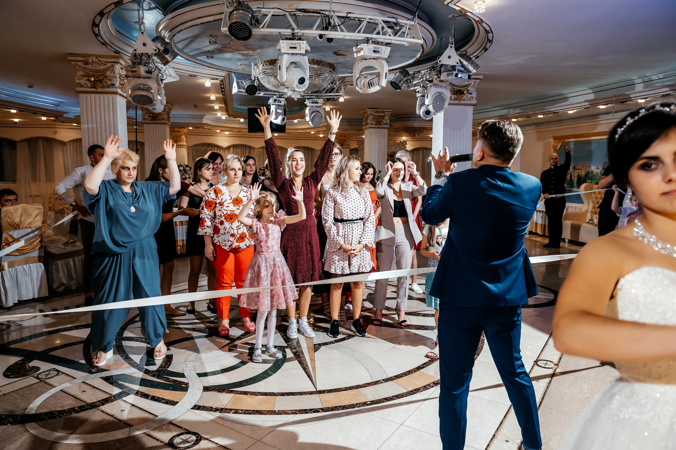 Свадебная фотопрогулка в Усадьбе Кусково. Свадебный и семейный фотограф Виктория Носачёва. Щелково, Москва и МО