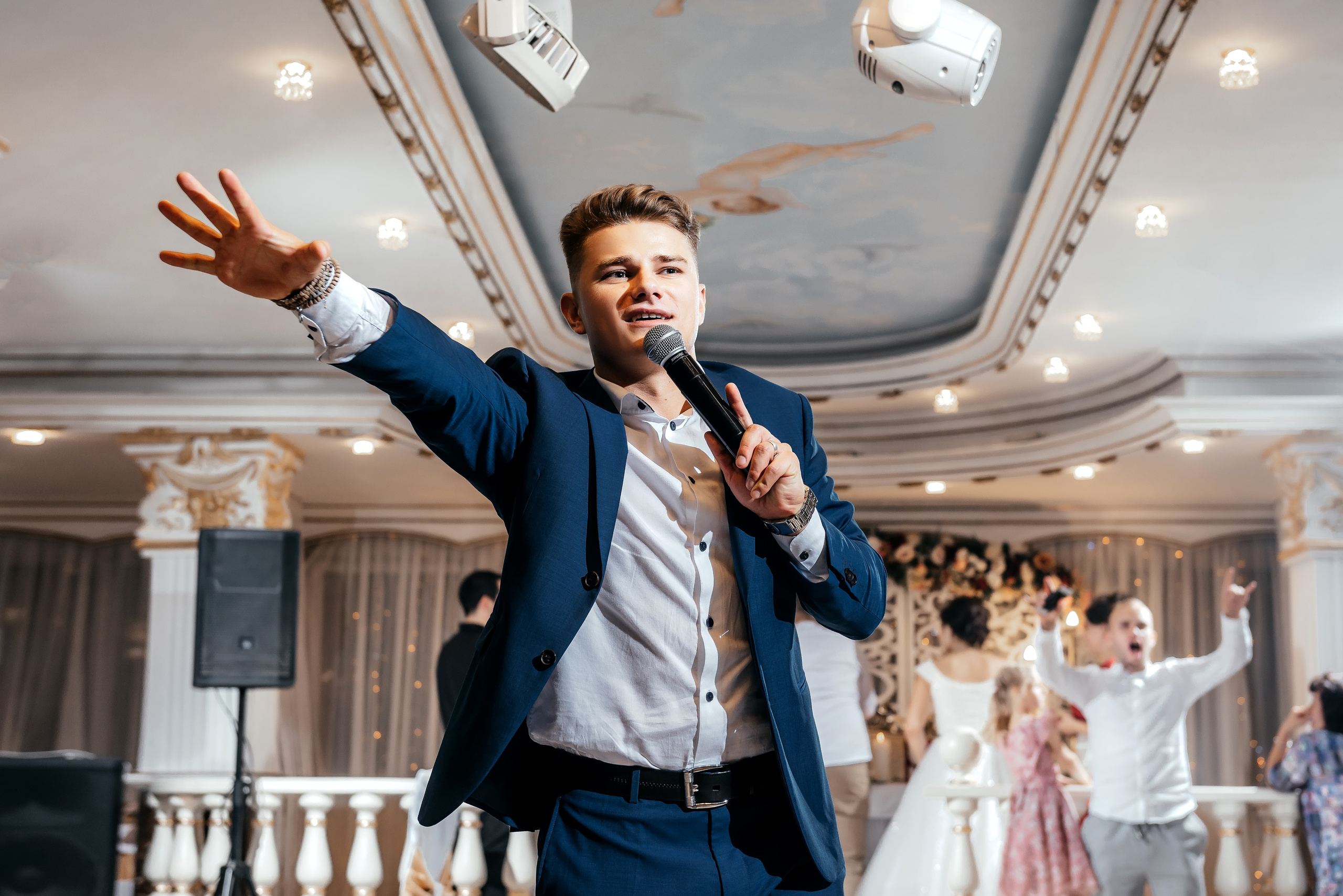 Свадебная фотопрогулка в Усадьбе Кусково. Свадебный и семейный фотограф Виктория Носачёва. Щелково, Москва и МО