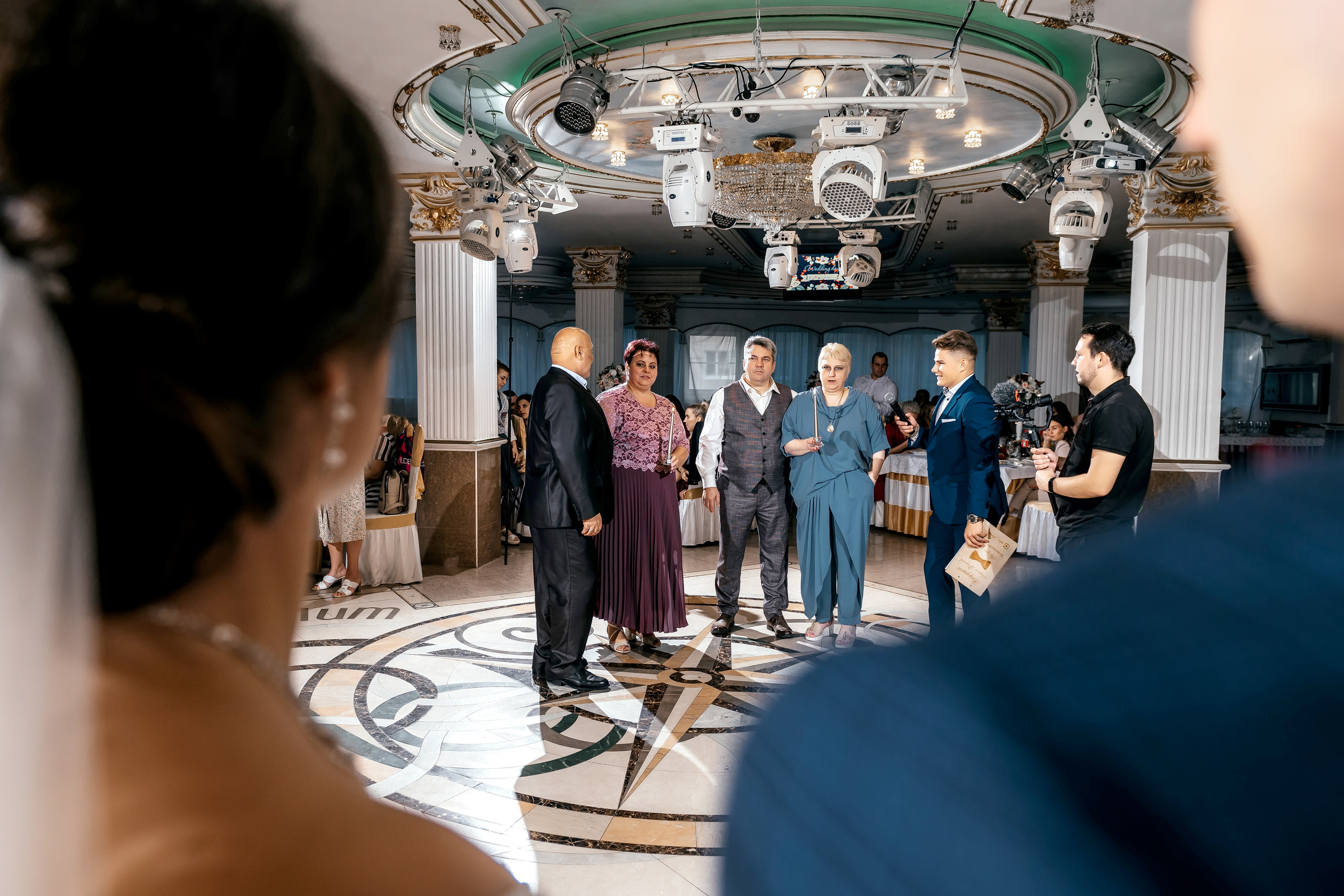 Свадебная фотопрогулка в Усадьбе Кусково. Свадебный и семейный фотограф Виктория Носачёва. Щелково, Москва и МО