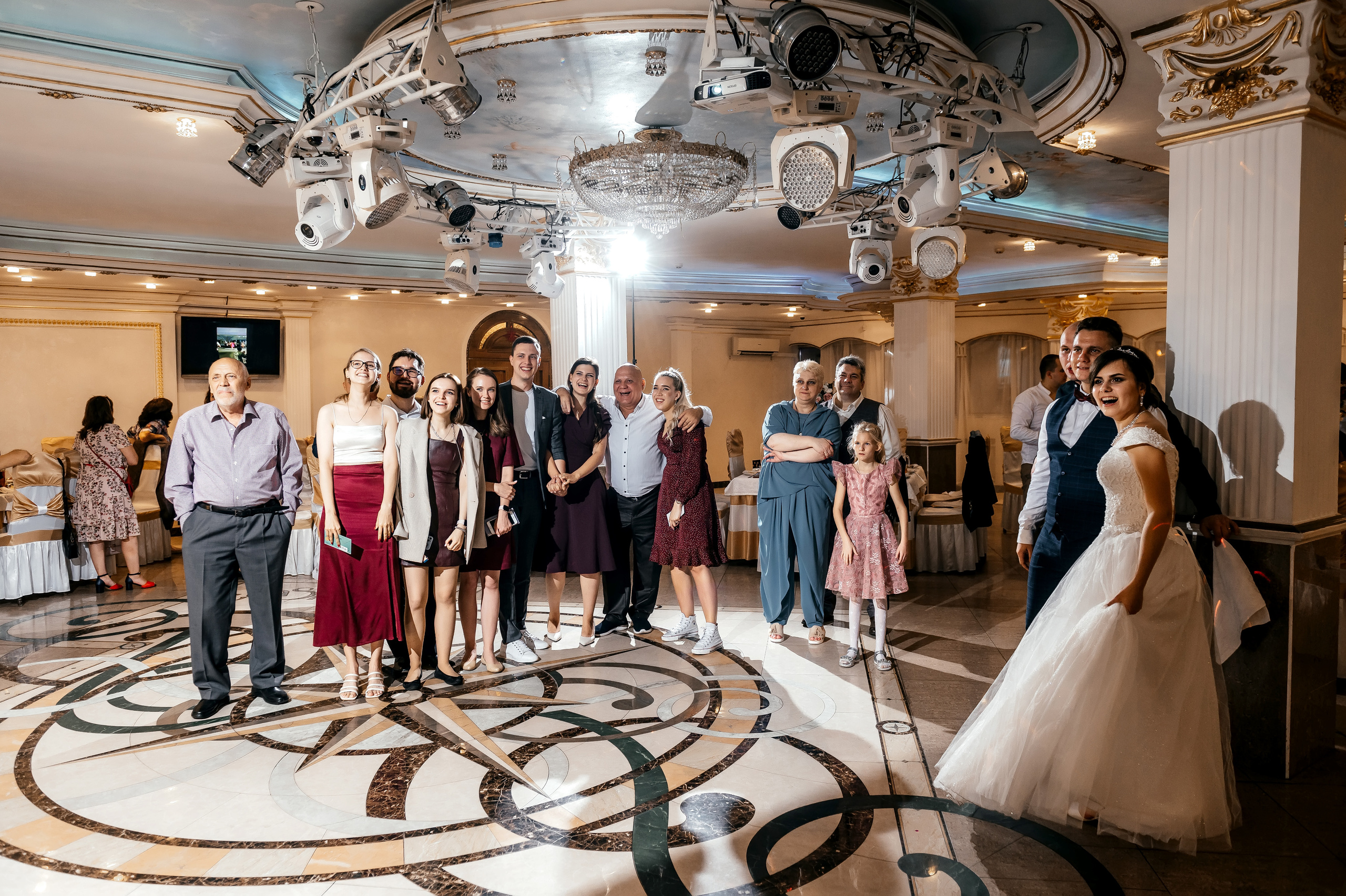 Свадебная фотопрогулка в Усадьбе Кусково. Свадебный и семейный фотограф Виктория Носачёва. Щелково, Москва и МО