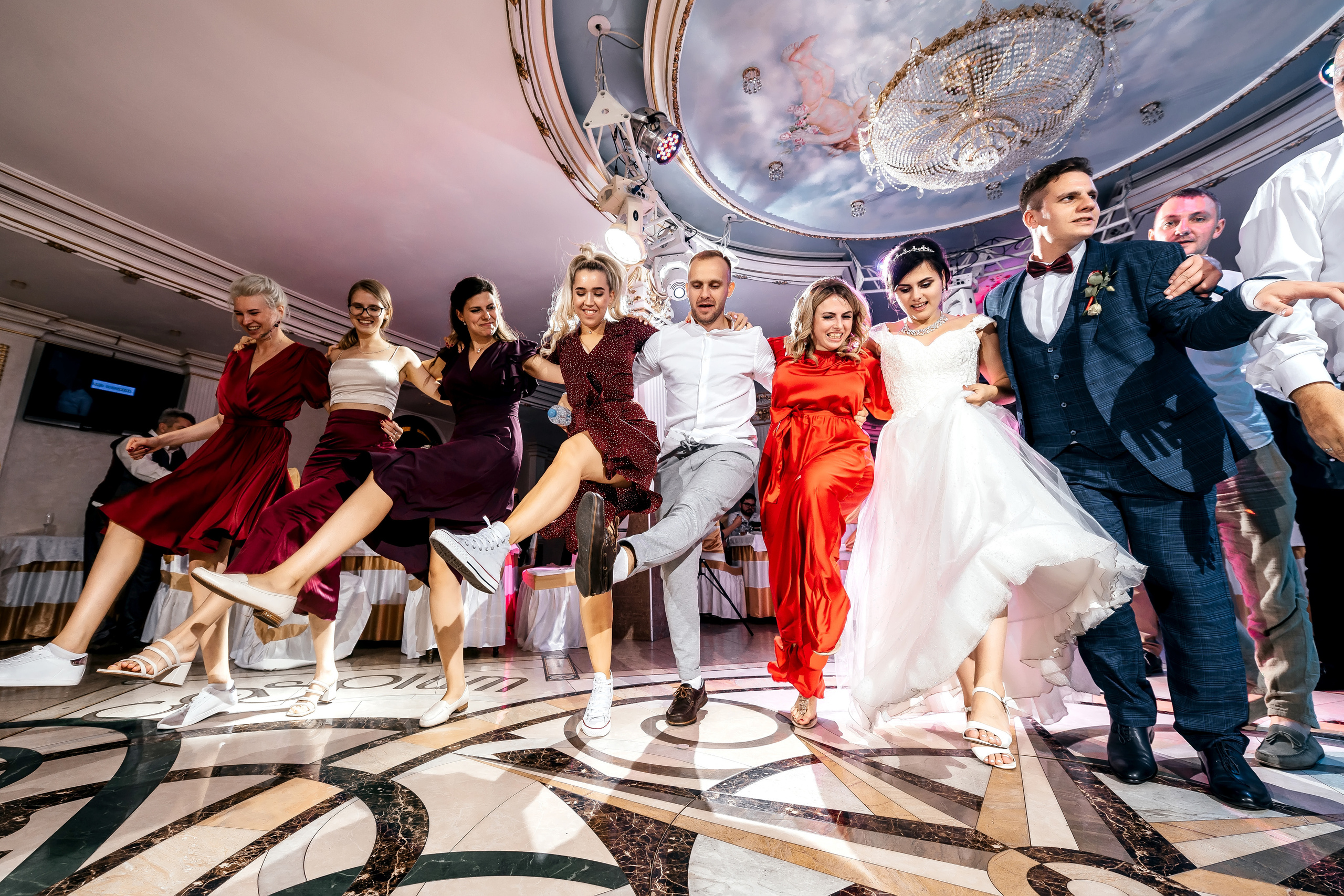 Свадебная фотопрогулка в Усадьбе Кусково. Свадебный и семейный фотограф Виктория Носачёва. Щелково, Москва и МО