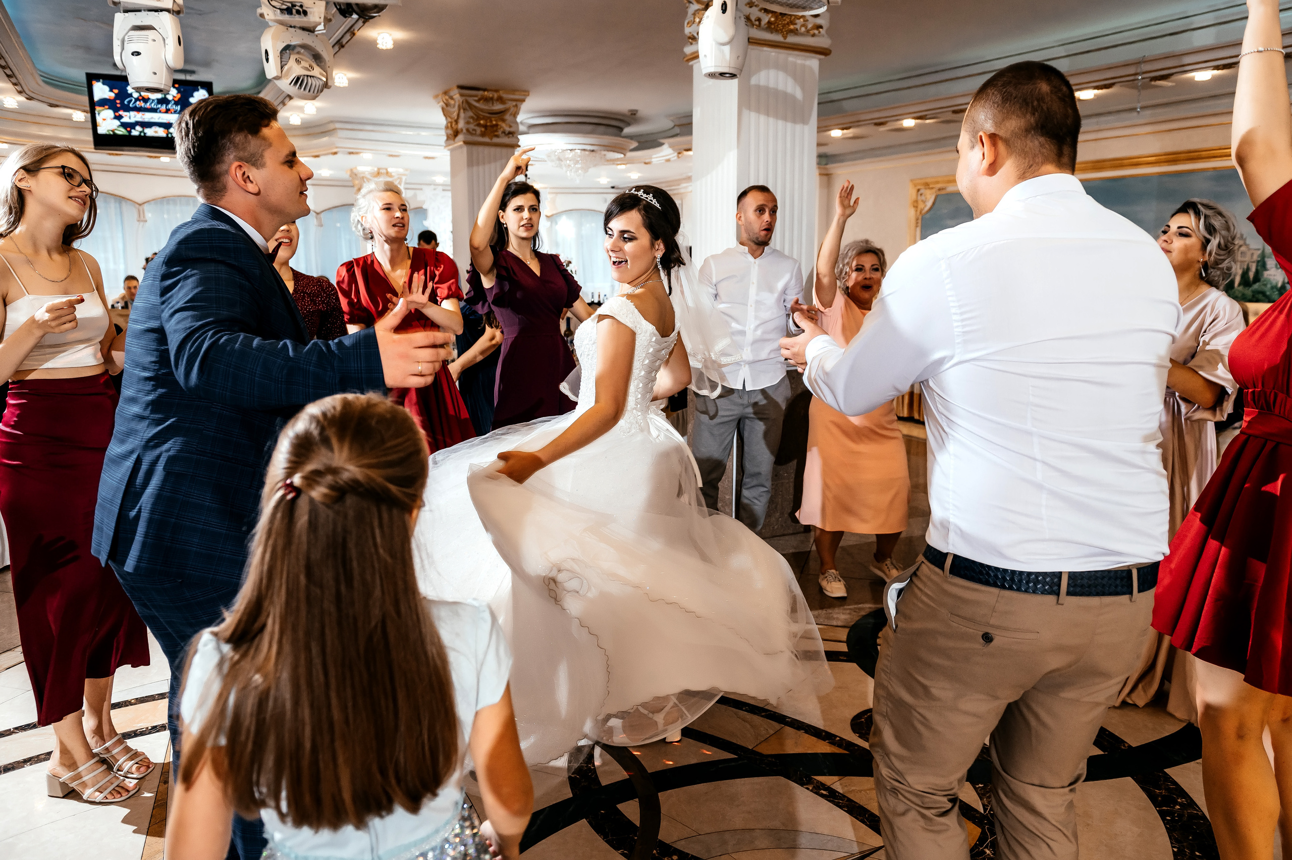 Свадебная фотопрогулка в Усадьбе Кусково. Свадебный и семейный фотограф Виктория Носачёва. Щелково, Москва и МО