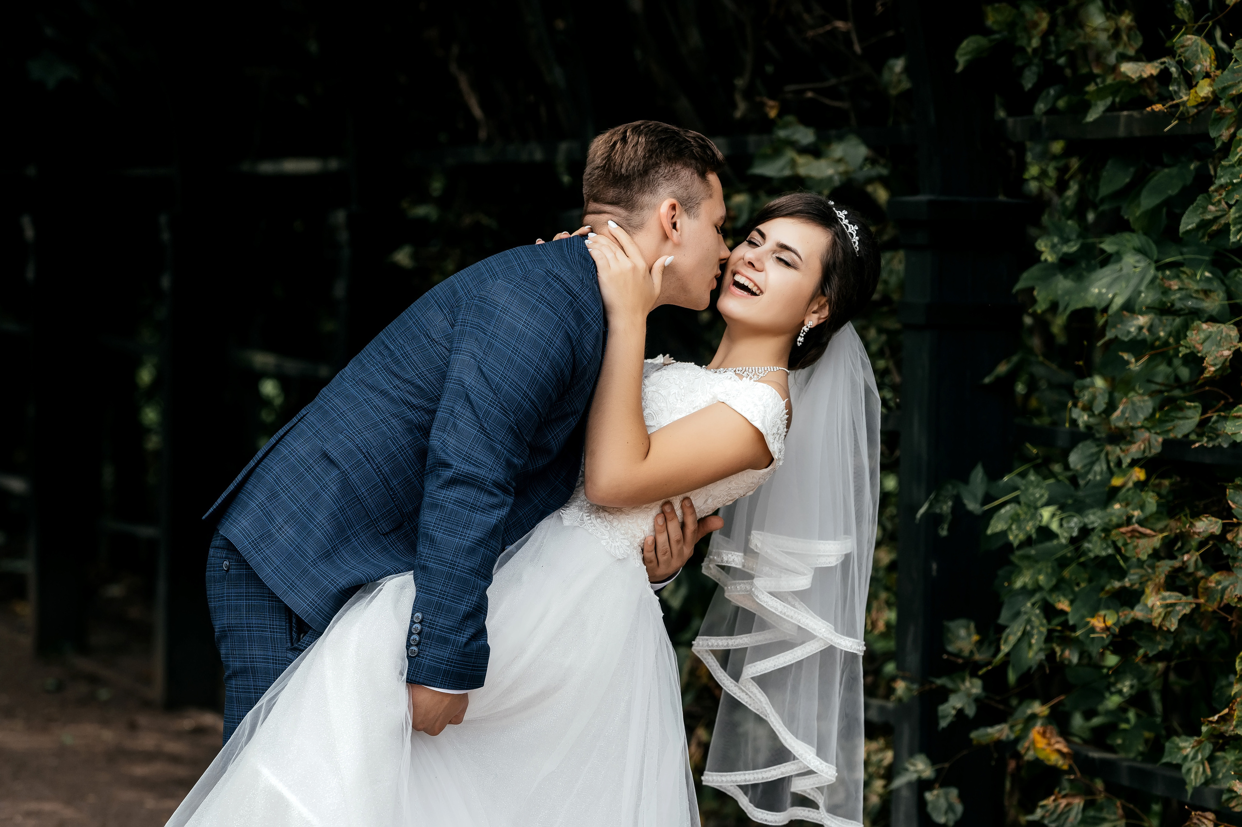 Свадебная фотопрогулка в Усадьбе Кусково. Свадебный и семейный фотограф Виктория Носачёва. Щелково, Москва и МО