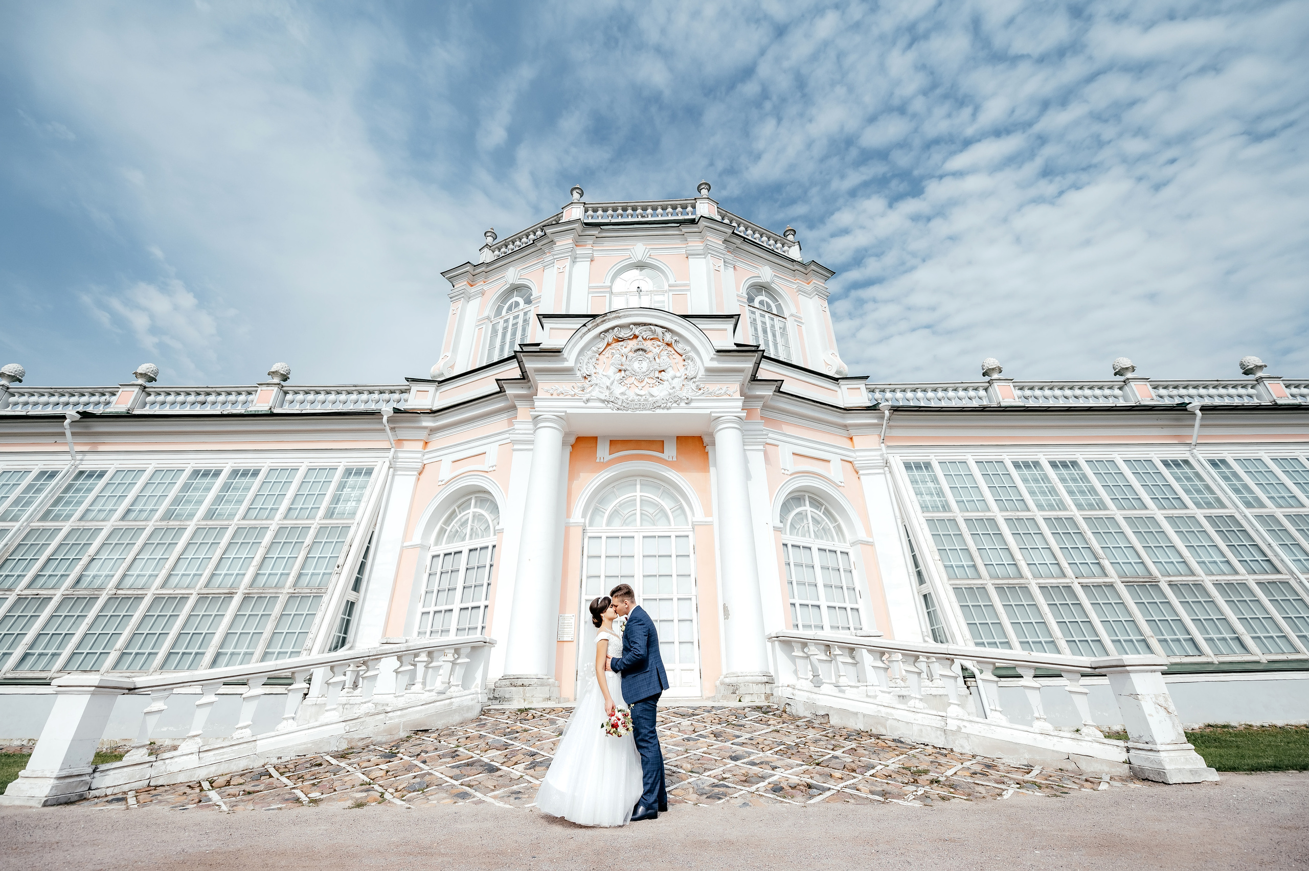 Свадебная фотопрогулка в Усадьбе Кусково. Свадебный и семейный фотограф Виктория Носачёва. Щелково, Москва и МО