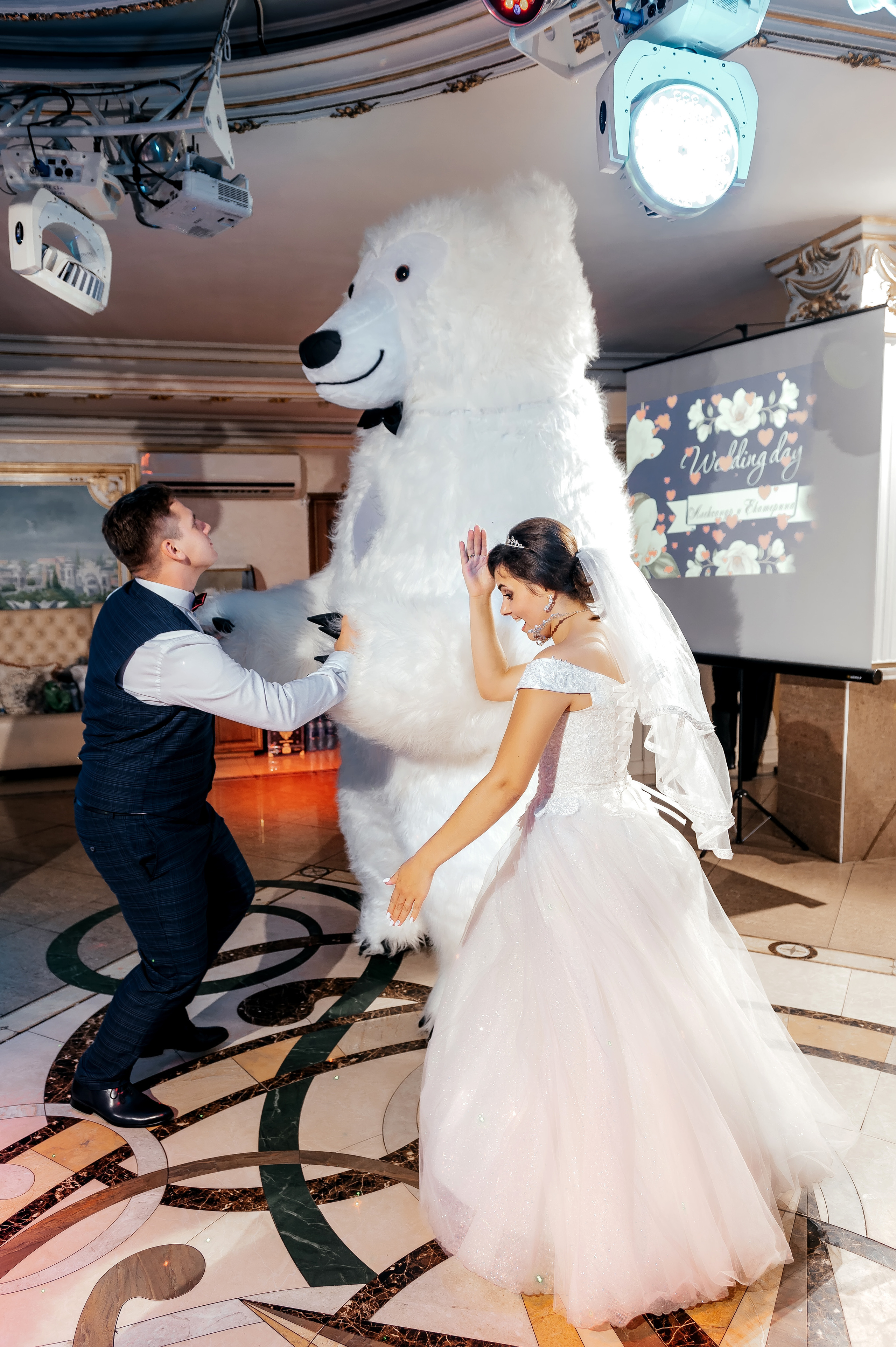 Свадебная фотопрогулка в Усадьбе Кусково. Свадебный и семейный фотограф Виктория Носачёва. Щелково, Москва и МО