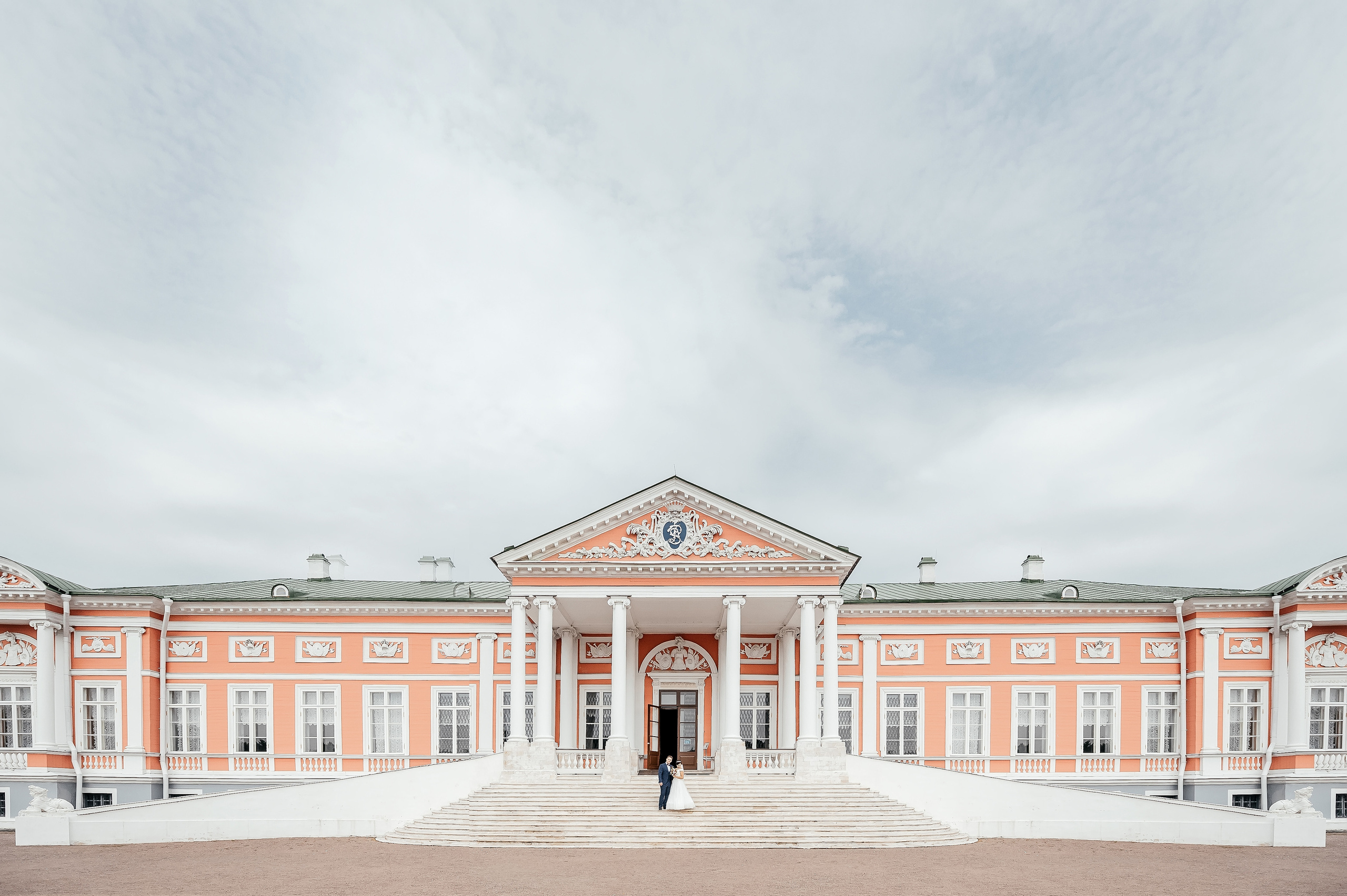 Свадебная фотопрогулка в Усадьбе Кусково. Свадебный и семейный фотограф Виктория Носачёва. Щелково, Москва и МО