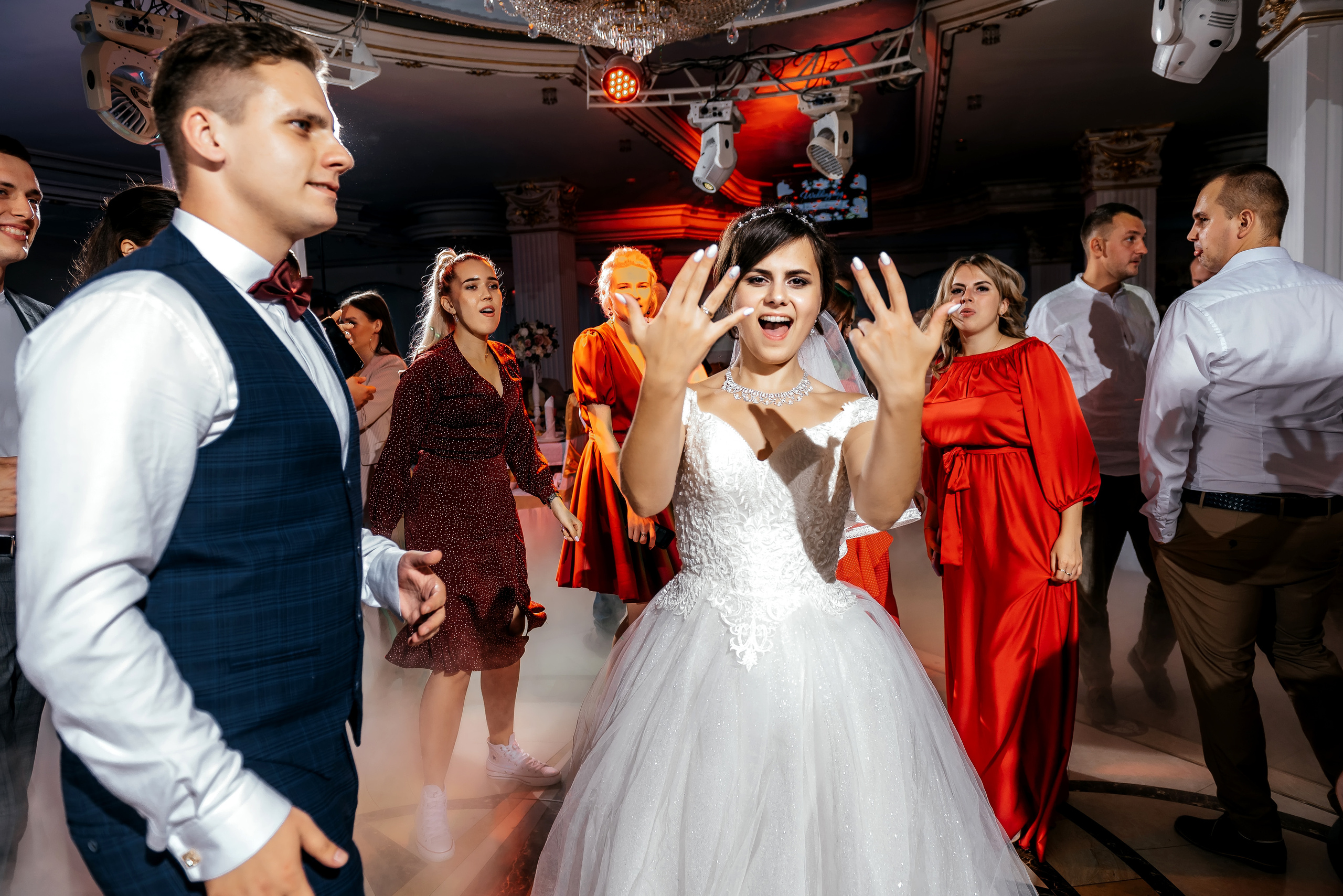 Свадебная фотопрогулка в Усадьбе Кусково. Свадебный и семейный фотограф Виктория Носачёва. Щелково, Москва и МО