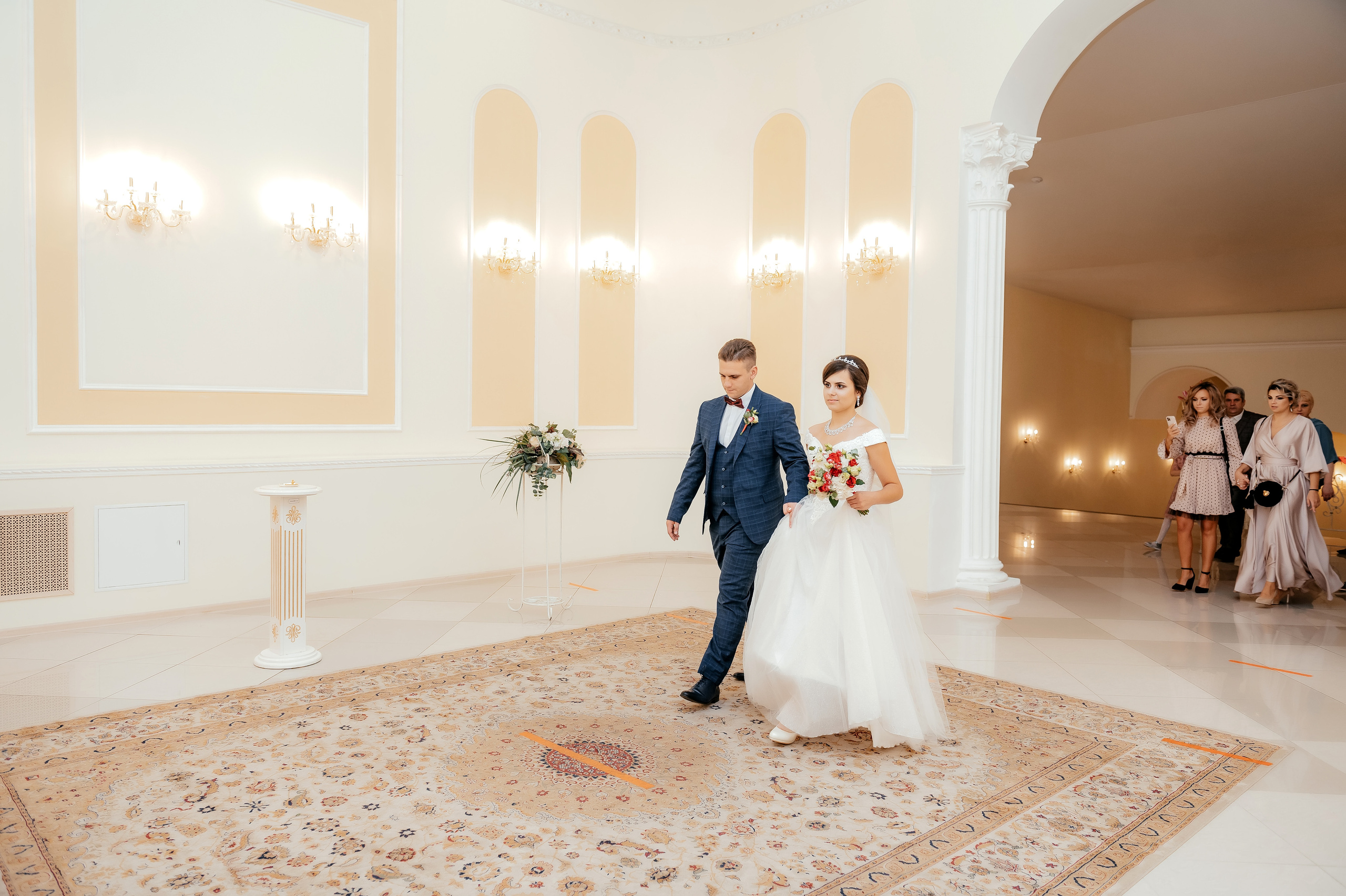 Свадебная фотопрогулка в Усадьбе Кусково. Свадебный и семейный фотограф Виктория Носачёва. Щелково, Москва и МО