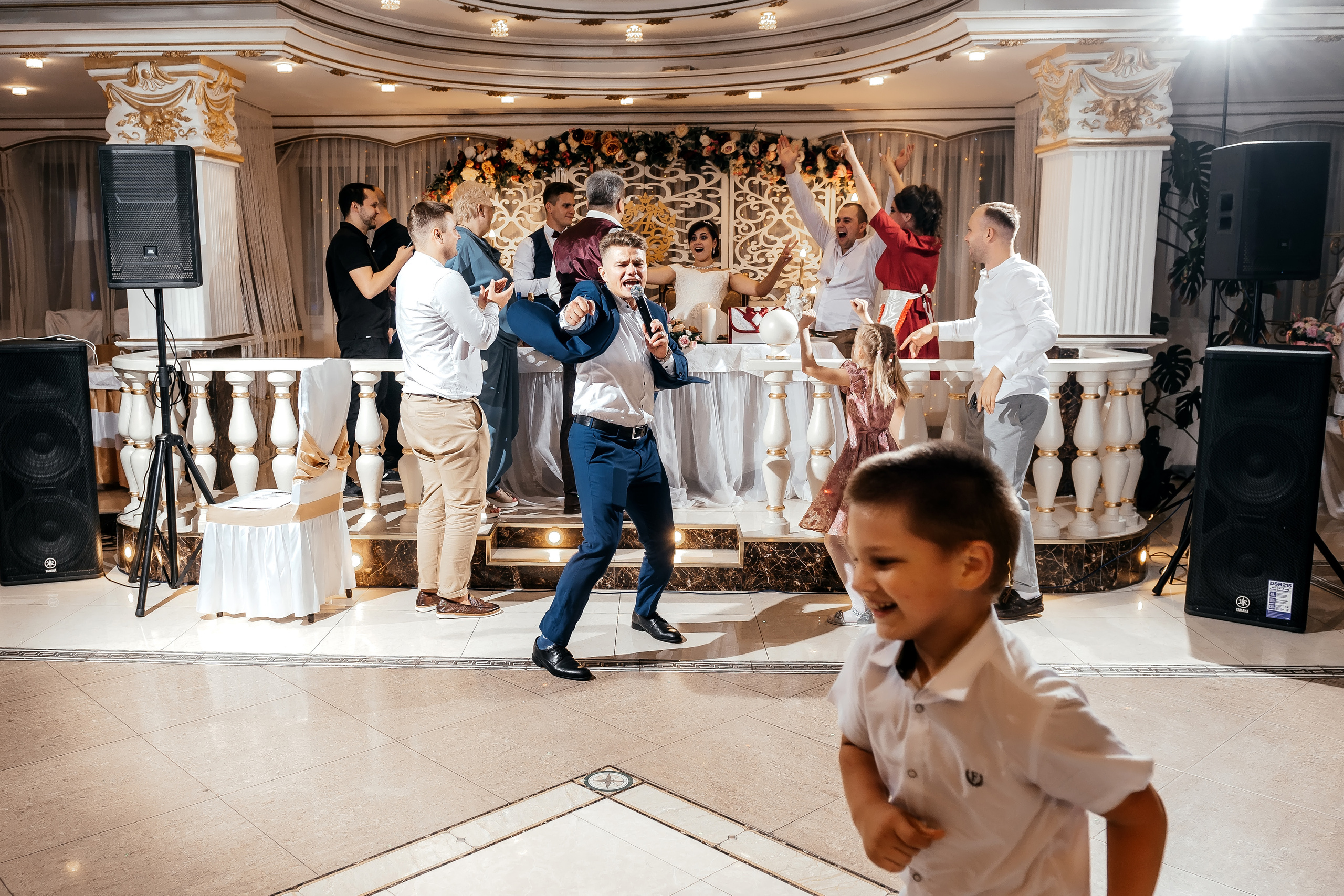 Свадебная фотопрогулка в Усадьбе Кусково. Свадебный и семейный фотограф Виктория Носачёва. Щелково, Москва и МО