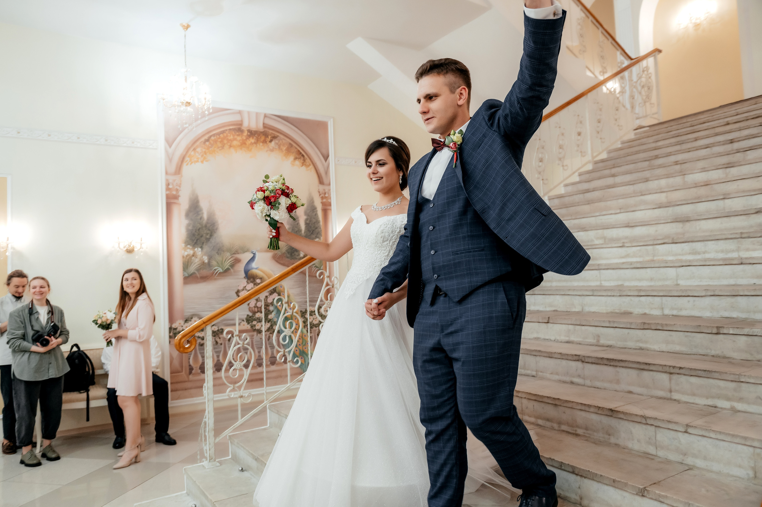 Свадебная фотопрогулка в Усадьбе Кусково. Свадебный и семейный фотограф Виктория Носачёва. Щелково, Москва и МО