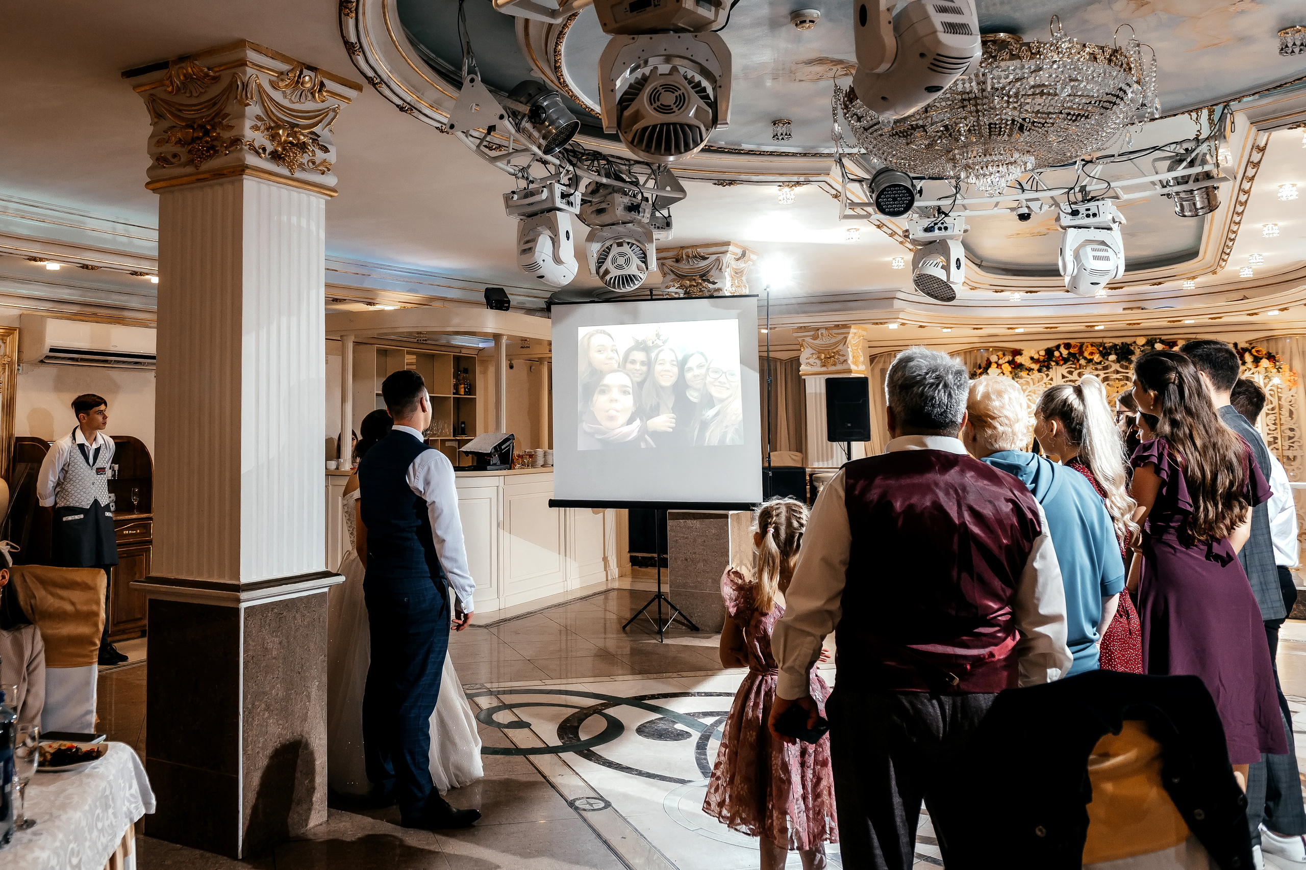 Свадебная фотопрогулка в Усадьбе Кусково. Свадебный и семейный фотограф Виктория Носачёва. Щелково, Москва и МО