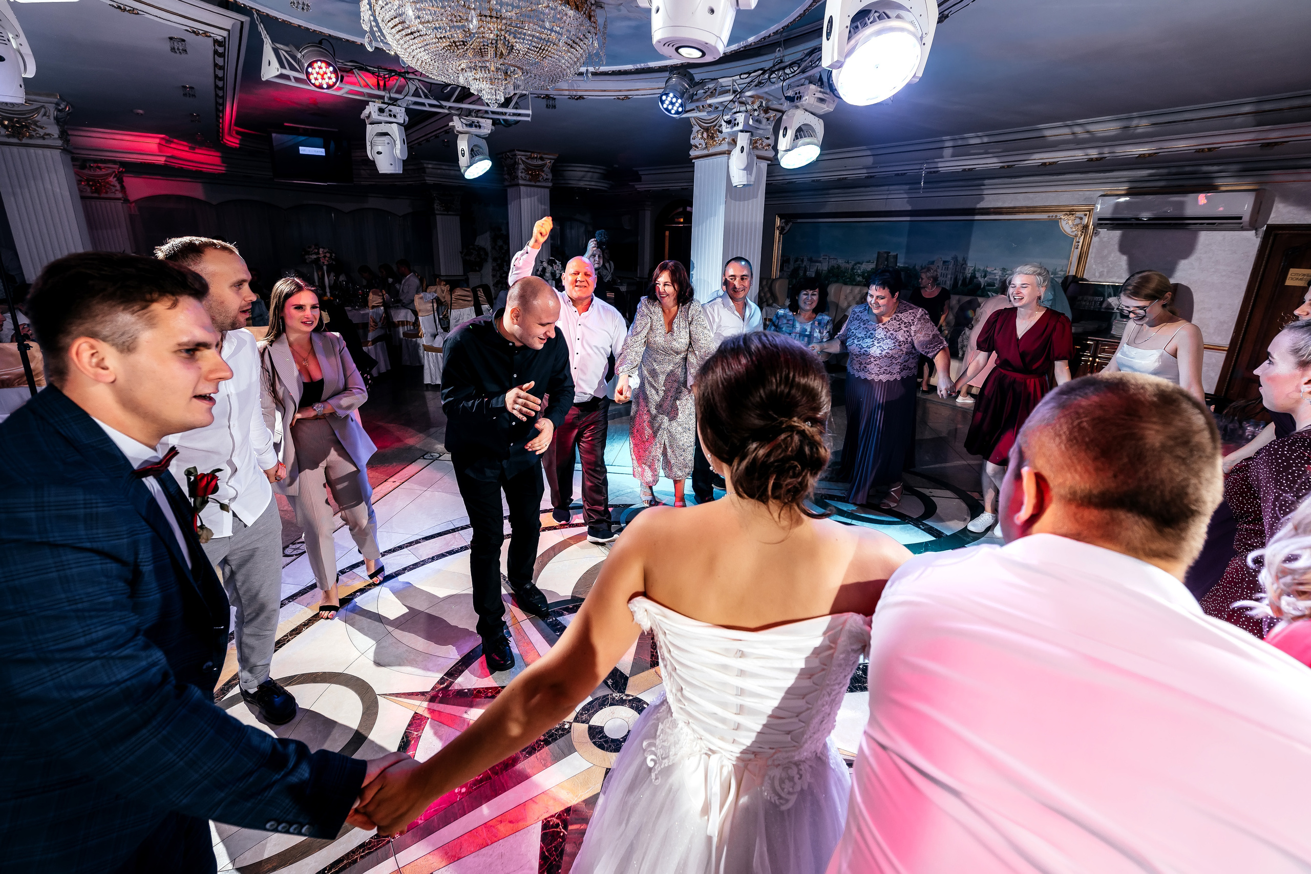 Свадебная фотопрогулка в Усадьбе Кусково. Свадебный и семейный фотограф Виктория Носачёва. Щелково, Москва и МО