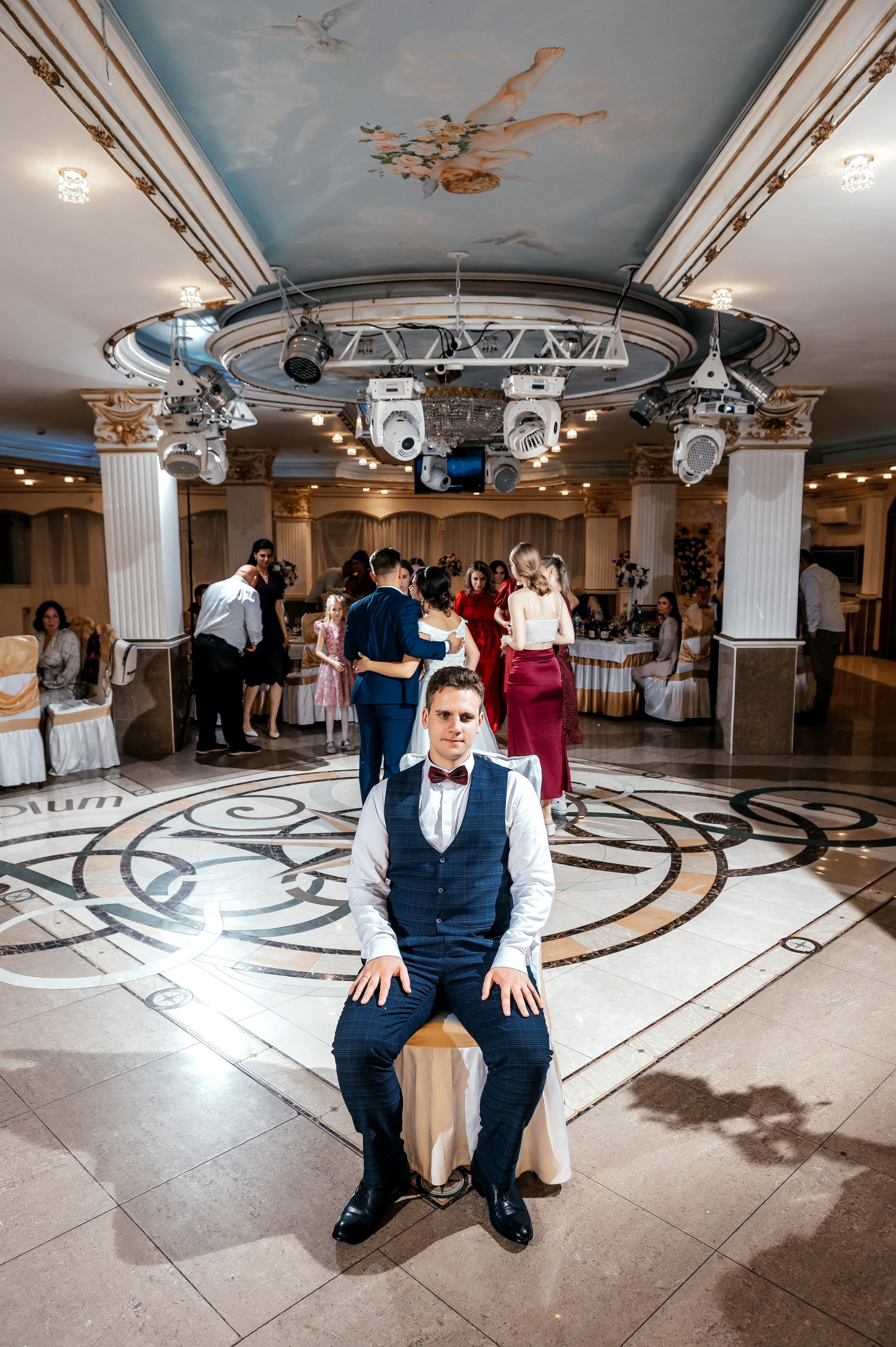 Свадебная фотопрогулка в Усадьбе Кусково. Свадебный и семейный фотограф Виктория Носачёва. Щелково, Москва и МО