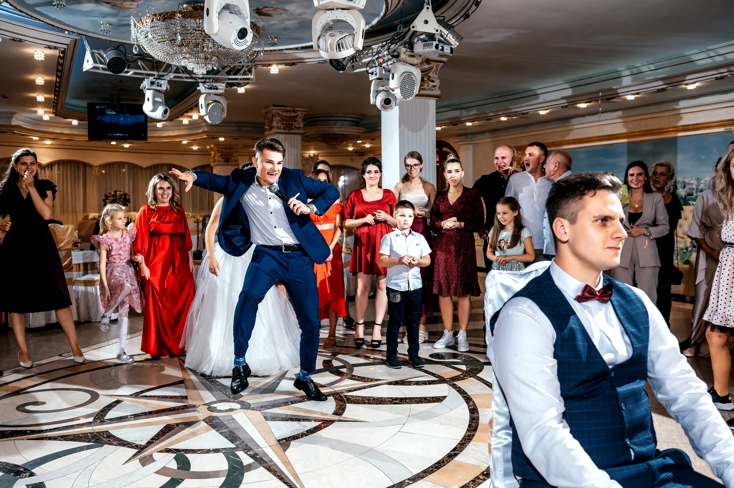 Свадебная фотопрогулка в Усадьбе Кусково. Свадебный и семейный фотограф Виктория Носачёва. Щелково, Москва и МО