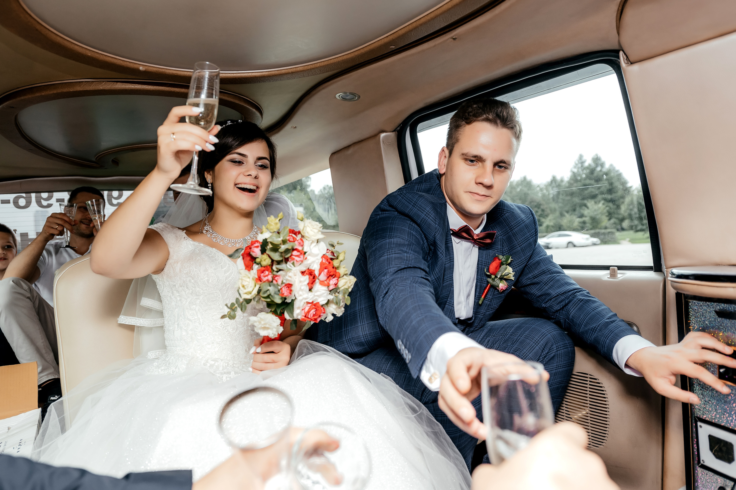 Свадебная фотопрогулка в Усадьбе Кусково. Свадебный и семейный фотограф Виктория Носачёва. Щелково, Москва и МО