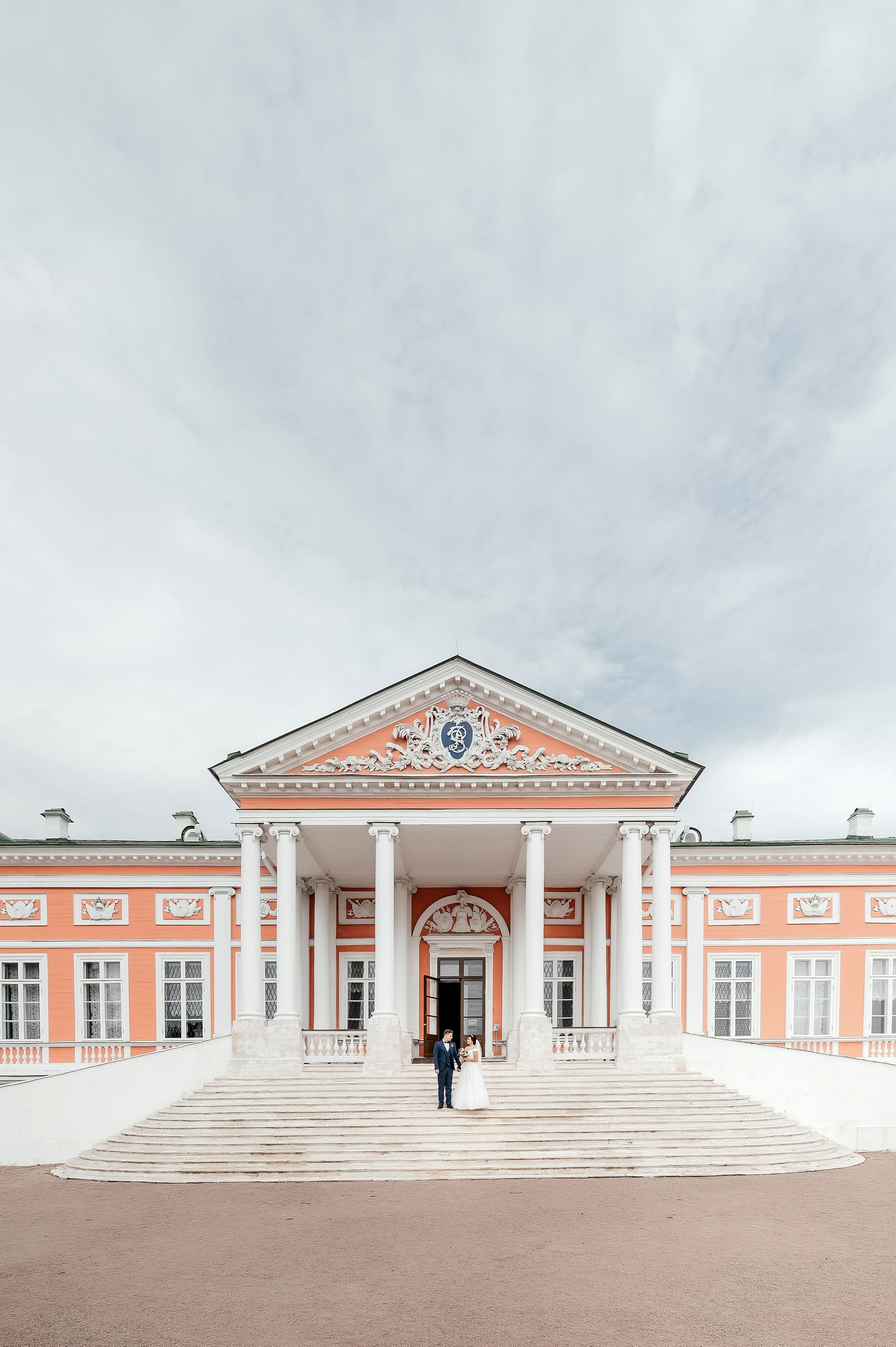 Свадебная фотопрогулка в Усадьбе Кусково. Свадебный и семейный фотограф Виктория Носачёва. Щелково, Москва и МО