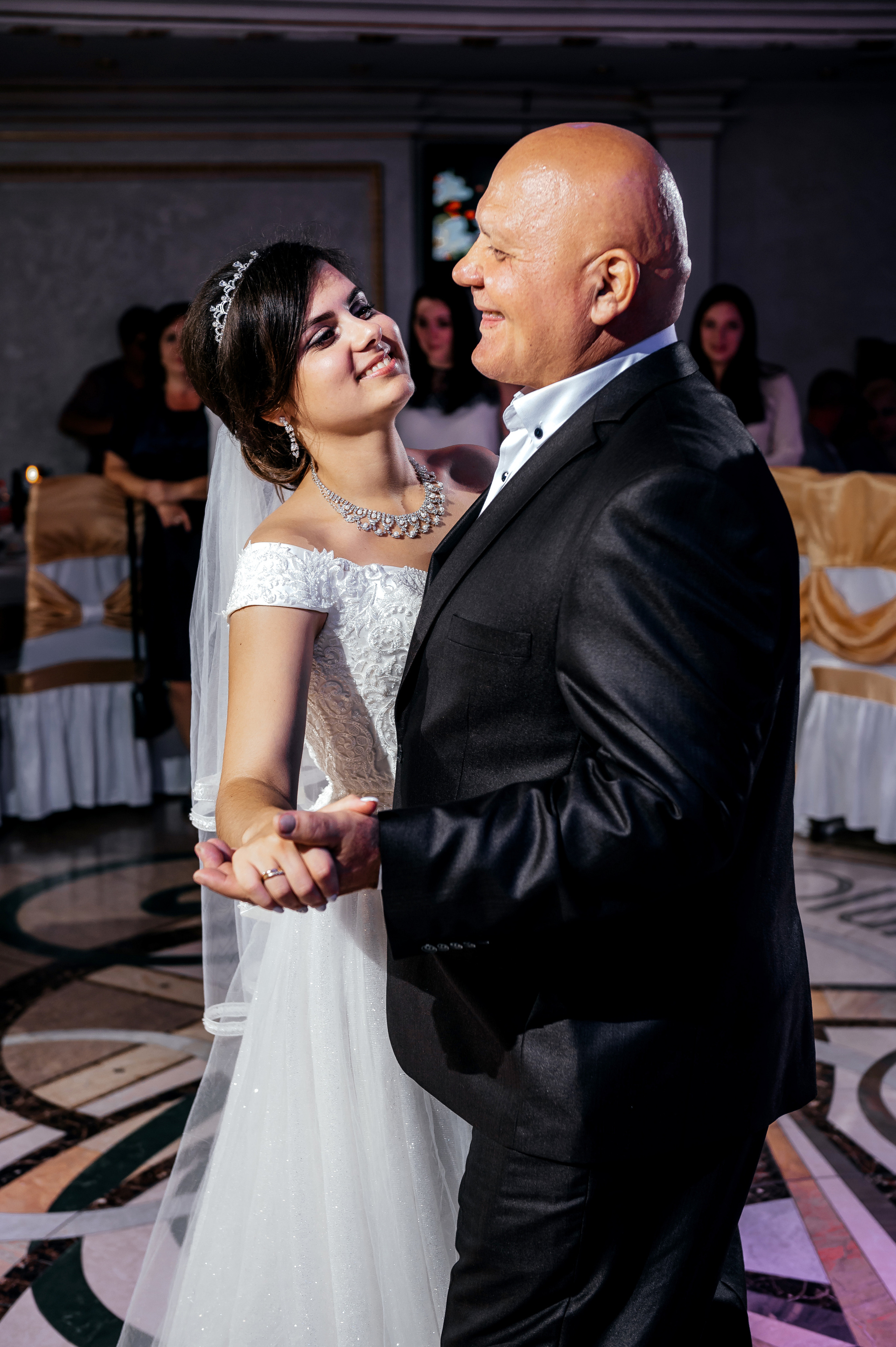 Свадебная фотопрогулка в Усадьбе Кусково. Свадебный и семейный фотограф Виктория Носачёва. Щелково, Москва и МО