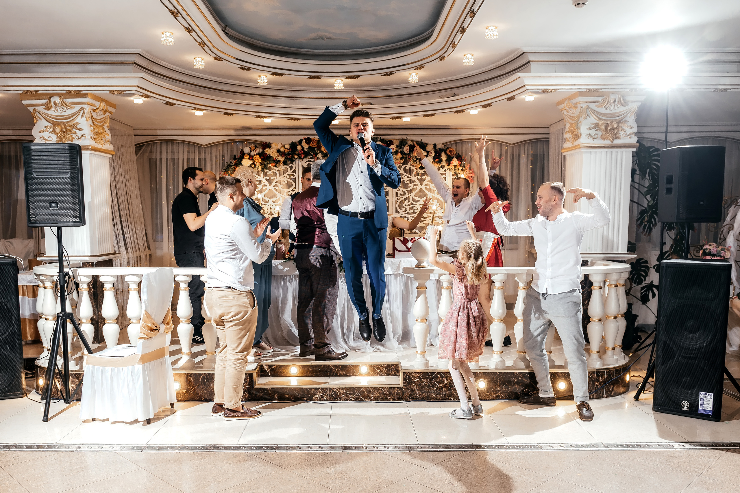 Свадебная фотопрогулка в Усадьбе Кусково. Свадебный и семейный фотограф Виктория Носачёва. Щелково, Москва и МО