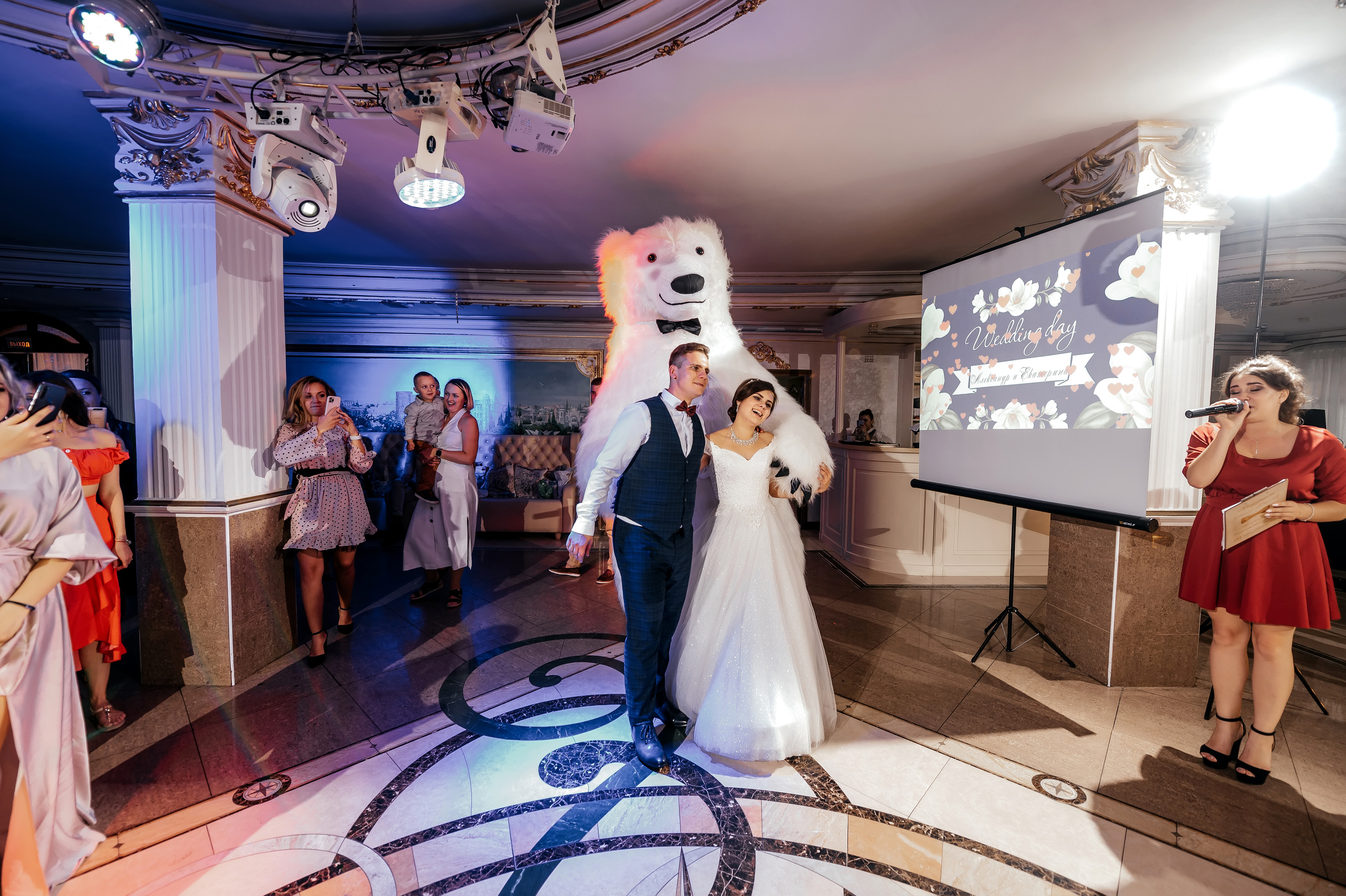 Свадебная фотопрогулка в Усадьбе Кусково. Свадебный и семейный фотограф Виктория Носачёва. Щелково, Москва и МО