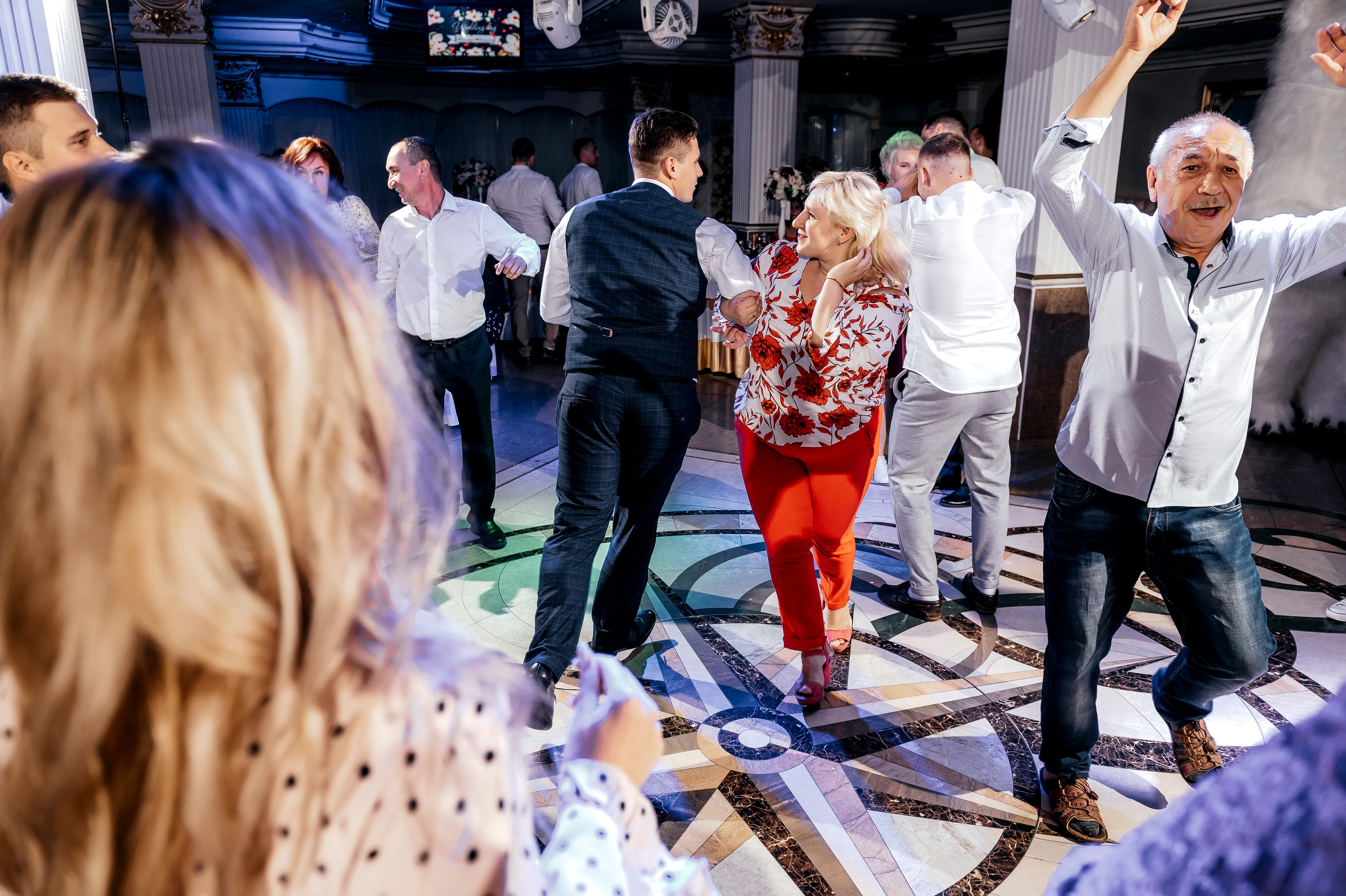 Свадебная фотопрогулка в Усадьбе Кусково. Свадебный и семейный фотограф Виктория Носачёва. Щелково, Москва и МО