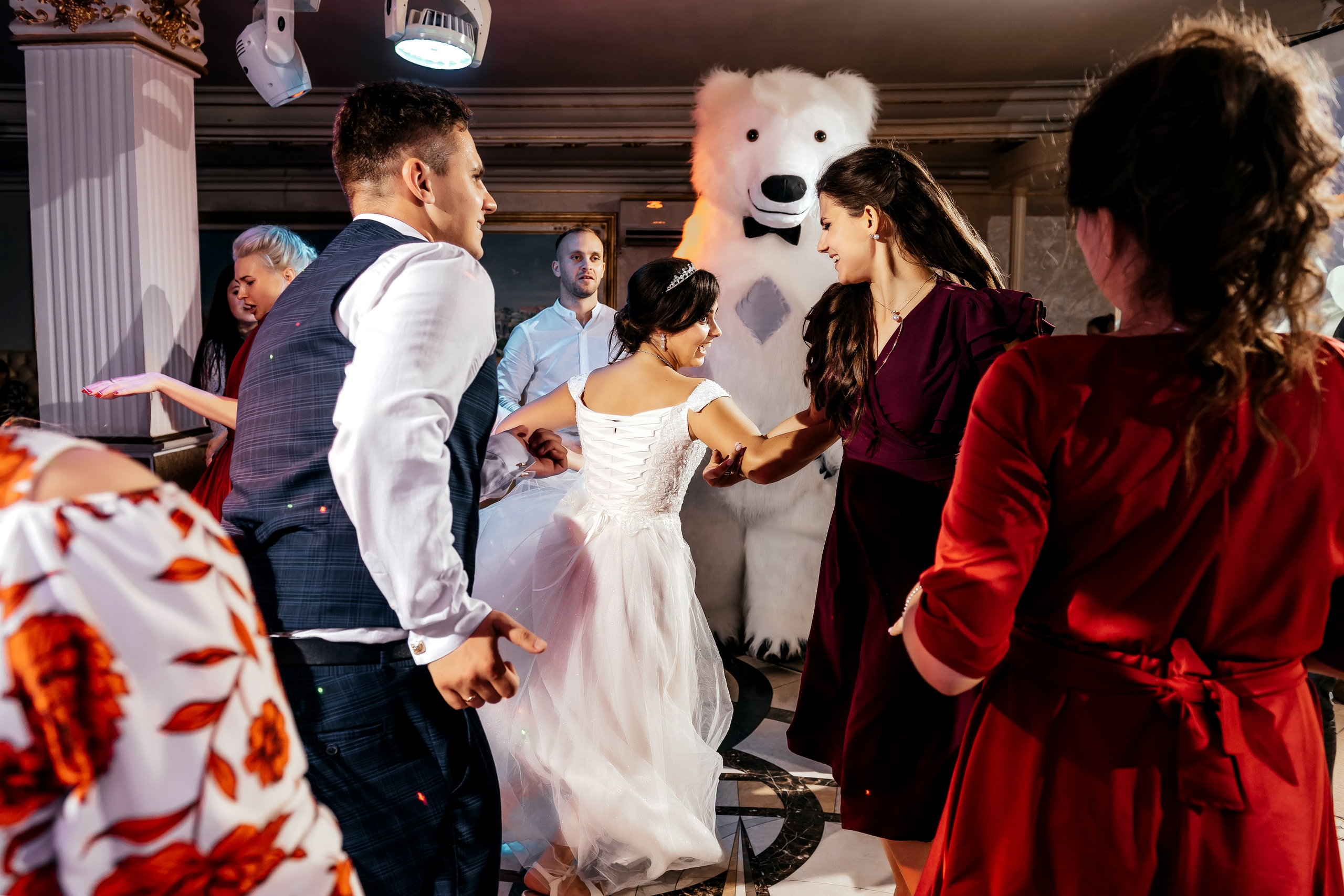 Свадебная фотопрогулка в Усадьбе Кусково. Свадебный и семейный фотограф Виктория Носачёва. Щелково, Москва и МО