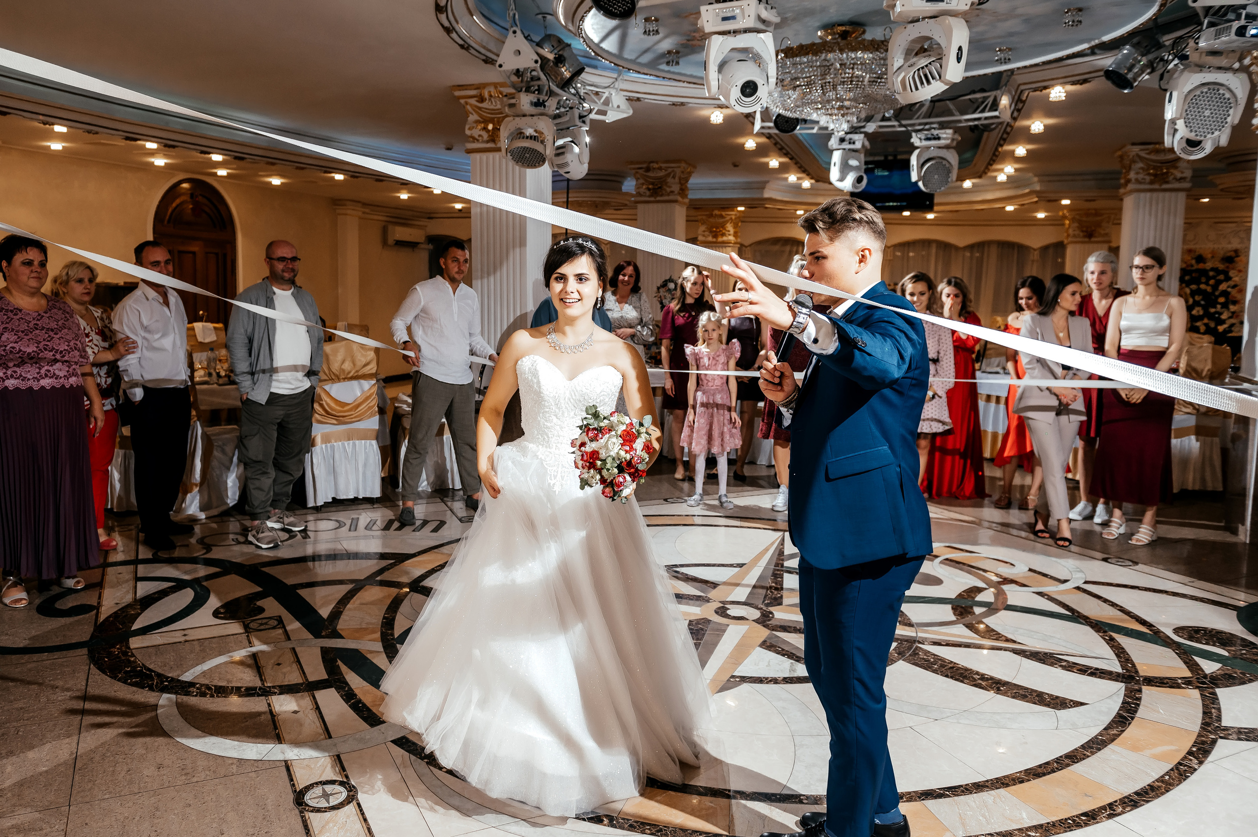 Свадебная фотопрогулка в Усадьбе Кусково. Свадебный и семейный фотограф Виктория Носачёва. Щелково, Москва и МО