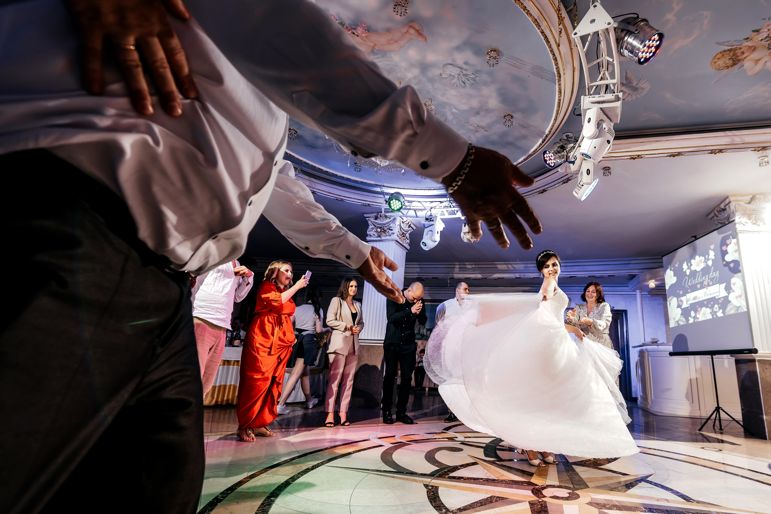 Свадебная фотопрогулка в Усадьбе Кусково. Свадебный и семейный фотограф Виктория Носачёва. Щелково, Москва и МО