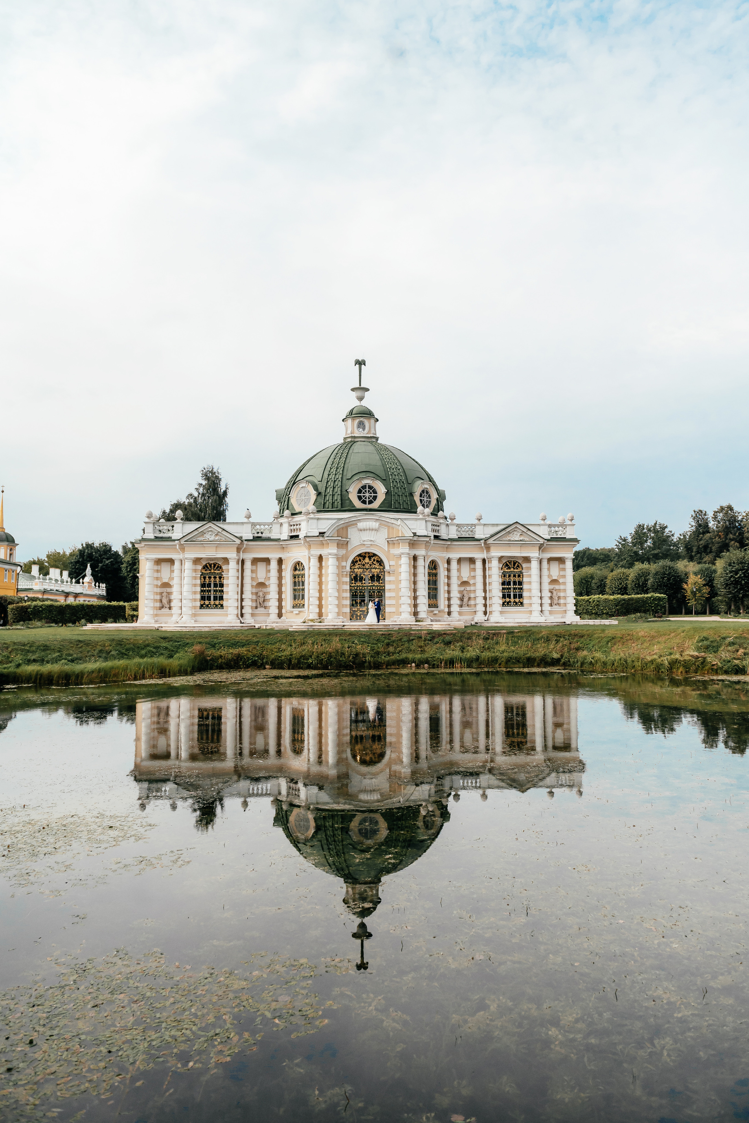 Свадебная фотопрогулка в Усадьбе Кусково. Свадебный и семейный фотограф Виктория Носачёва. Щелково, Москва и МО
