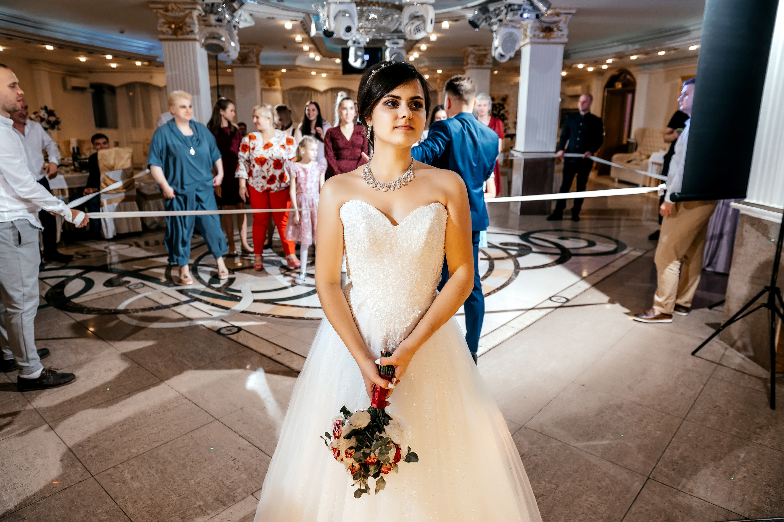 Свадебная фотопрогулка в Усадьбе Кусково. Свадебный и семейный фотограф Виктория Носачёва. Щелково, Москва и МО