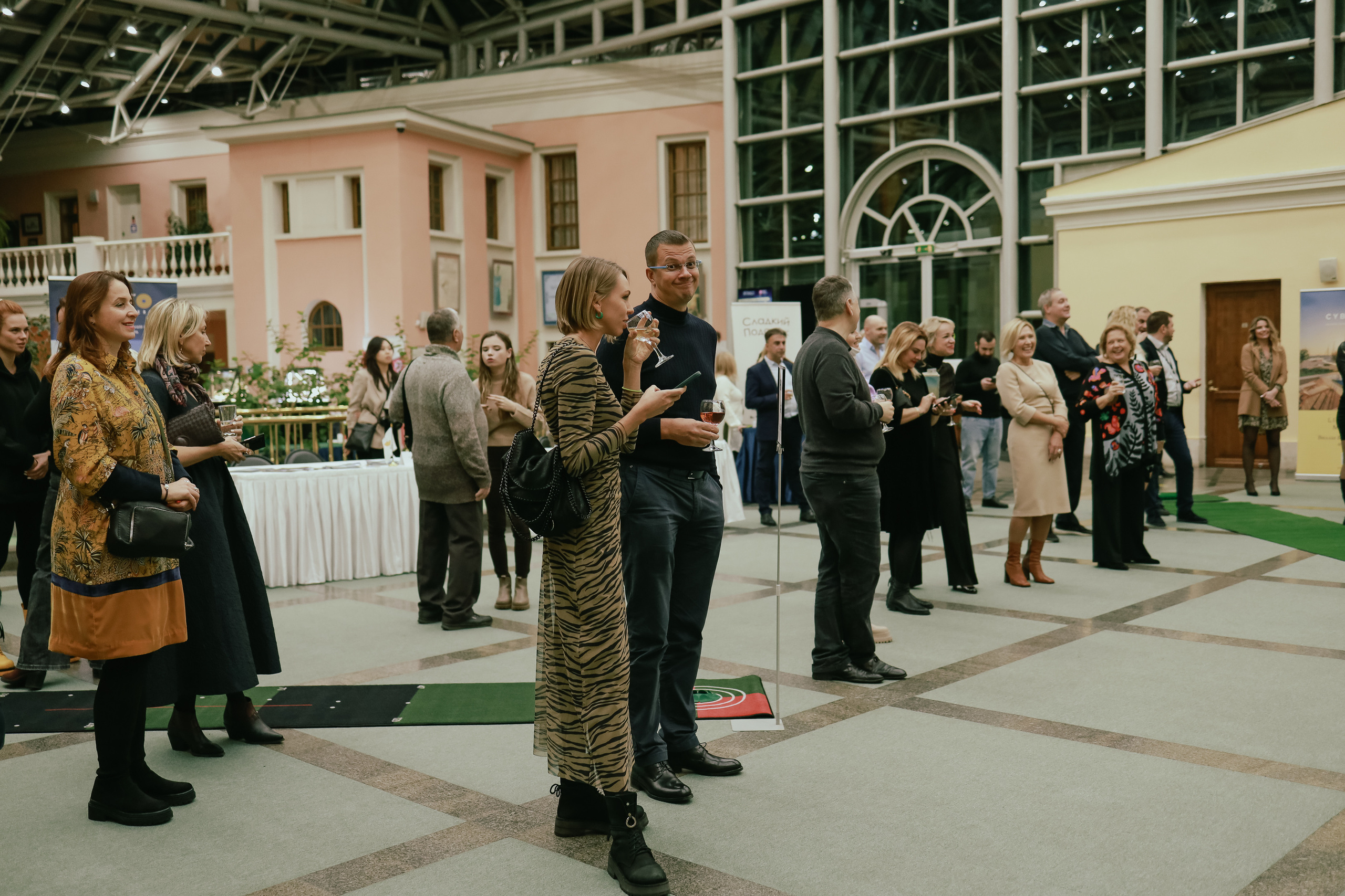 Игра в мини-гольф в Пушкинском музее. Репортажный и студийный фотограф в Москве — Софи