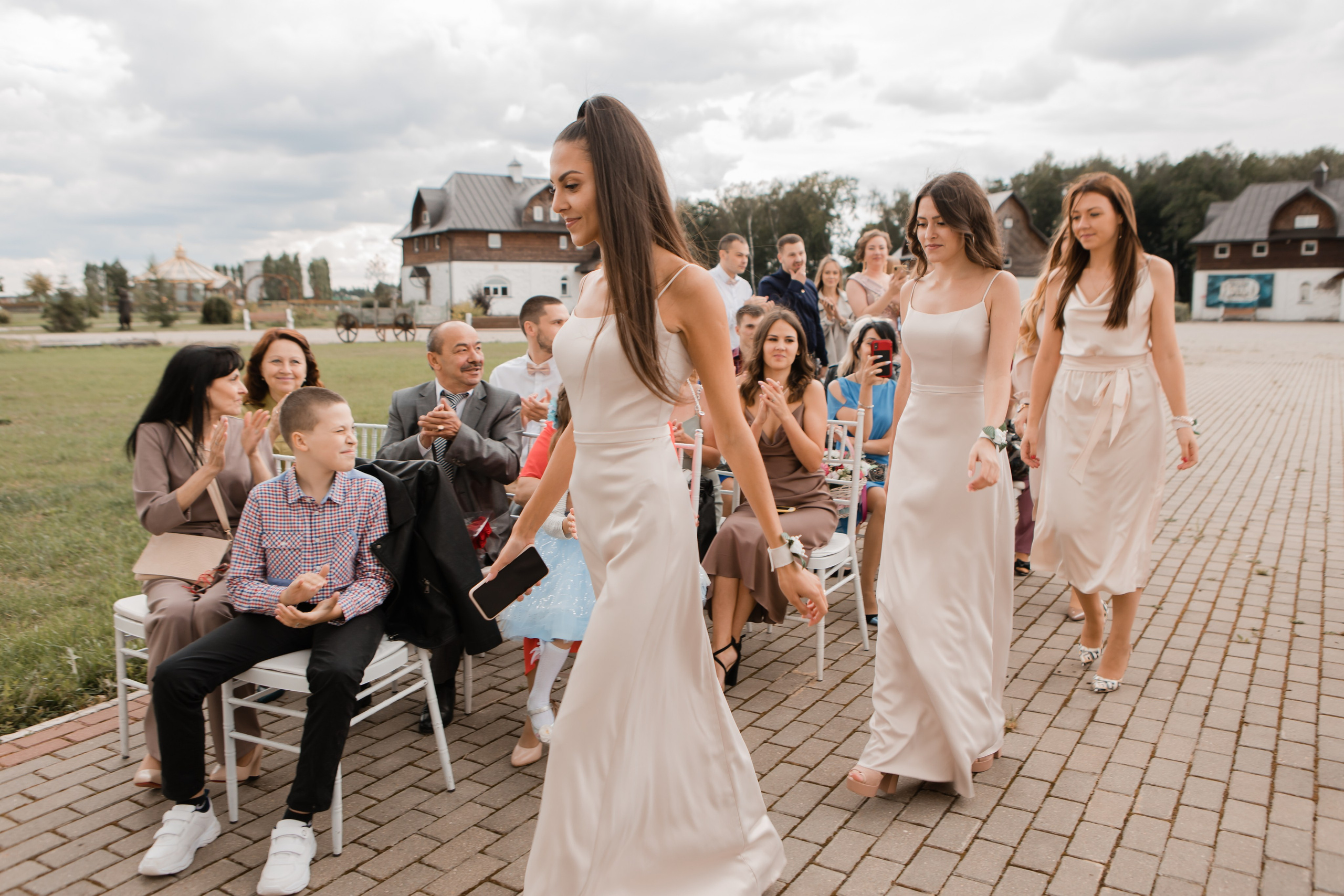 Свадебная фотосессия Сергея и Татьяны. Наша свадебная сказка. Видеосъемка и фотосъемка свадеб. Фотограф и оператор на свадьбу. Видеосъемка подкастов, собственная видео-фотостудии. Предметная фотосъемка