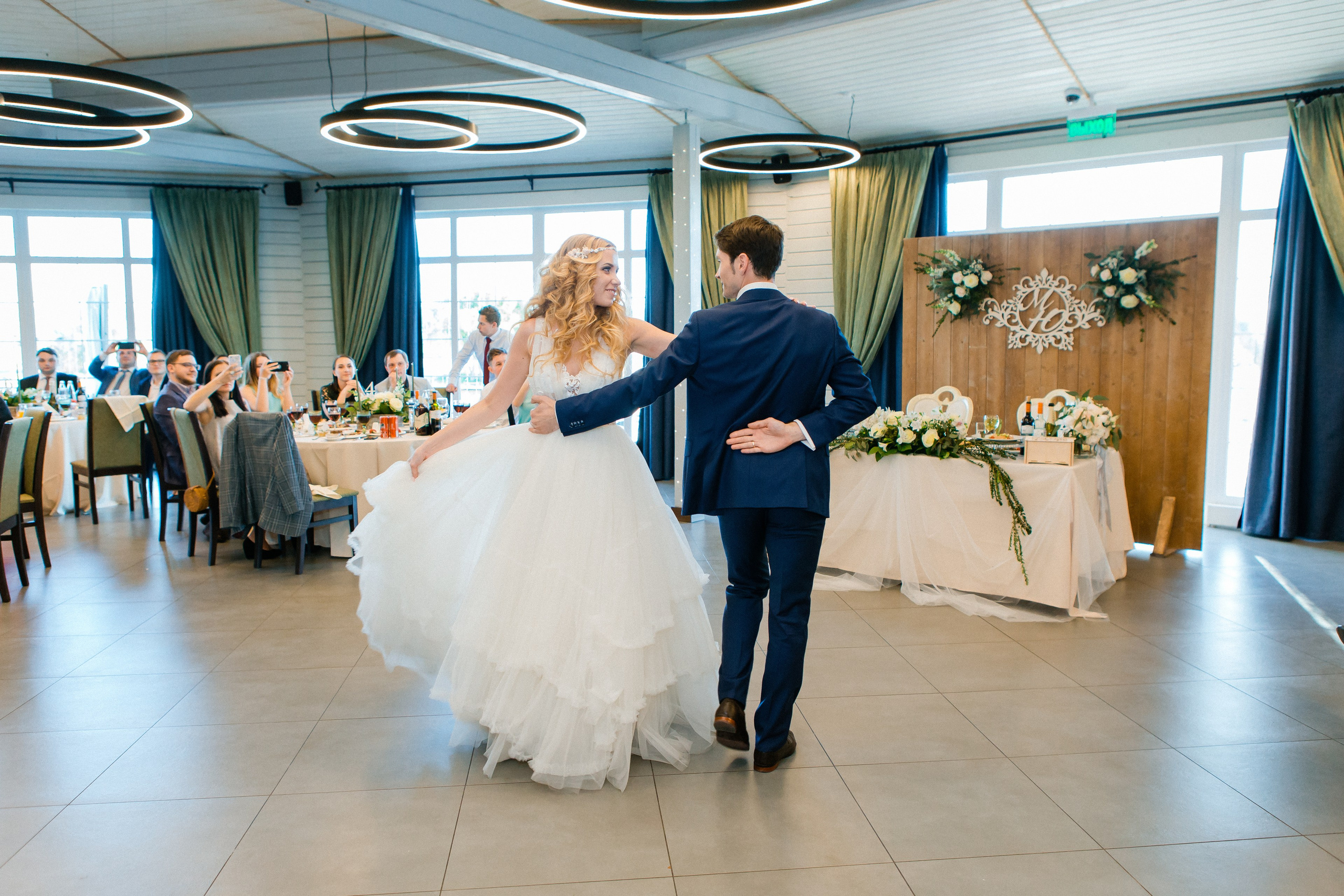 All Inclusive. Видеосъемка и фотосъемка свадеб. Фотограф и оператор на свадьбу. Видеосъемка подкастов, собственная видео-фотостудии. Предметная фотосъемка