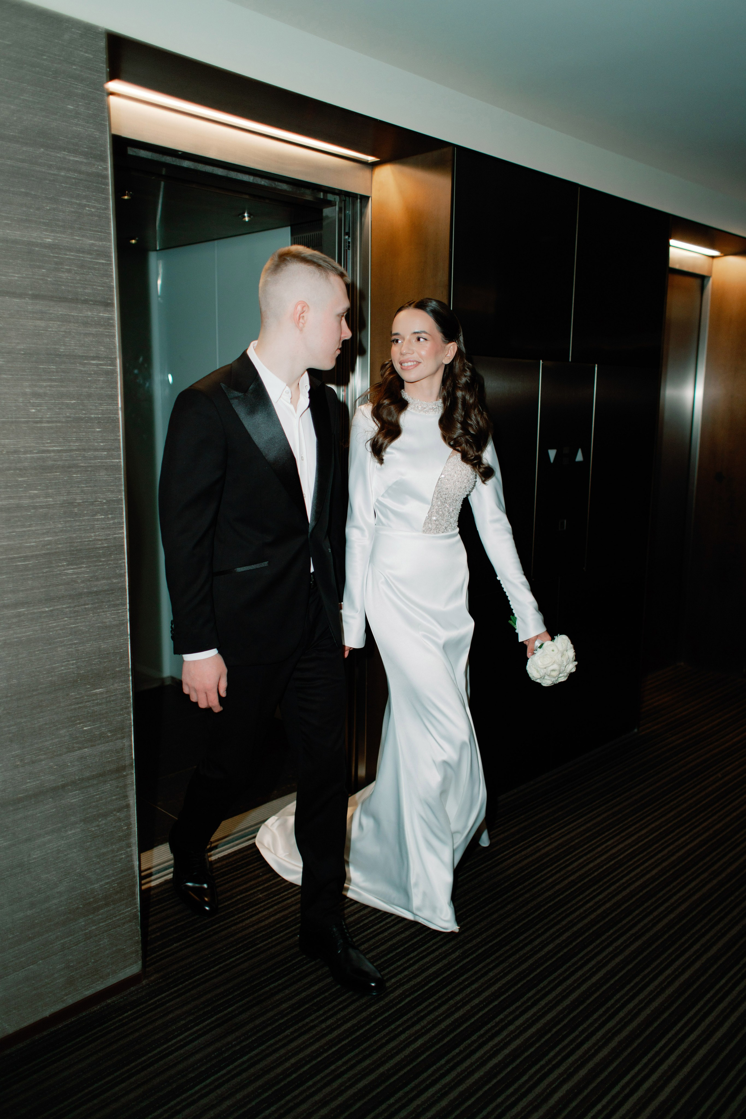 Свадьба для двоих в Москве, фотосессия на крыше, сборы, прогулка в Barvikha Luxury Village