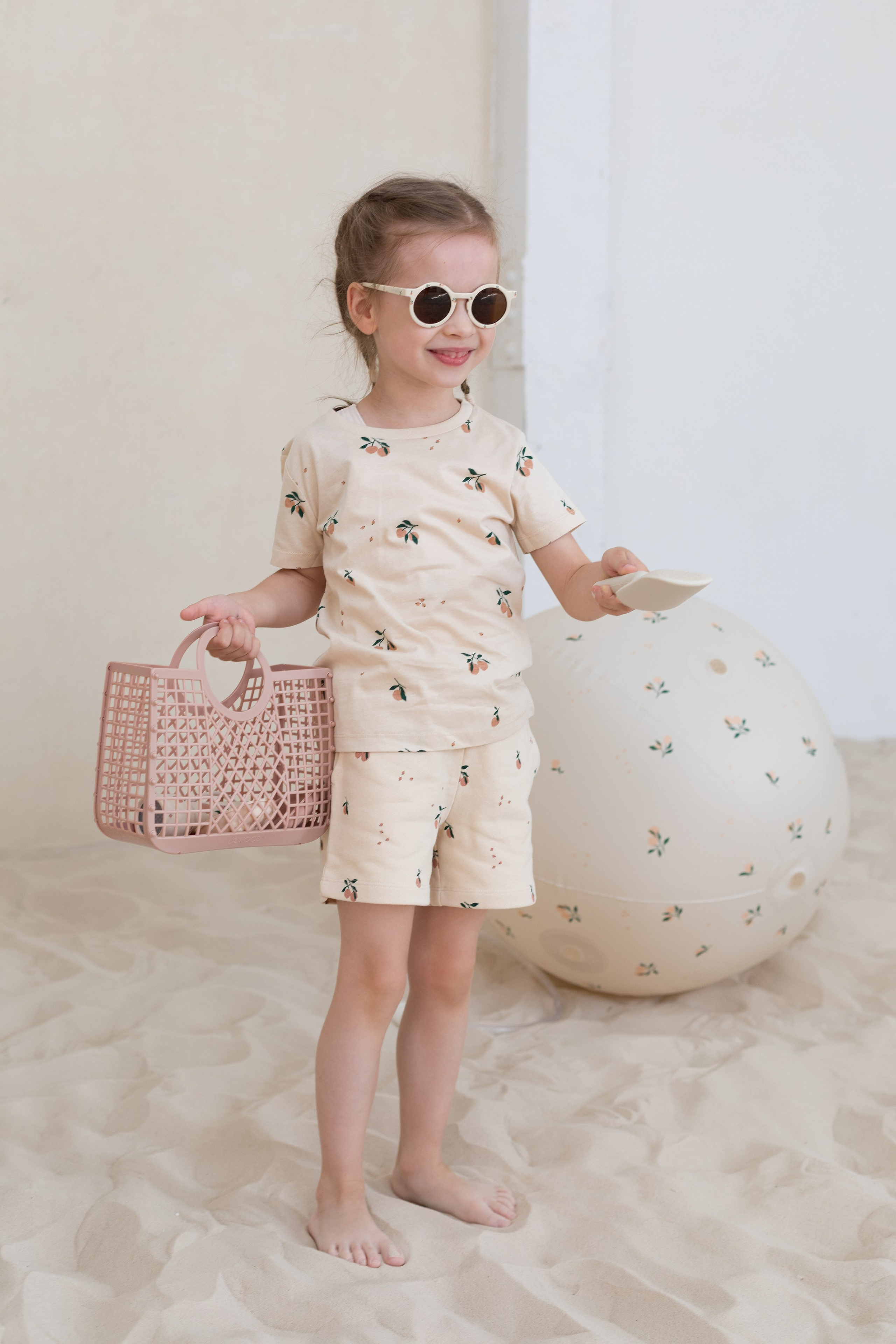 Фотосессия в песке для детского бренда. Детский и контент фотограф Надя Волкова Санкт-Петербург