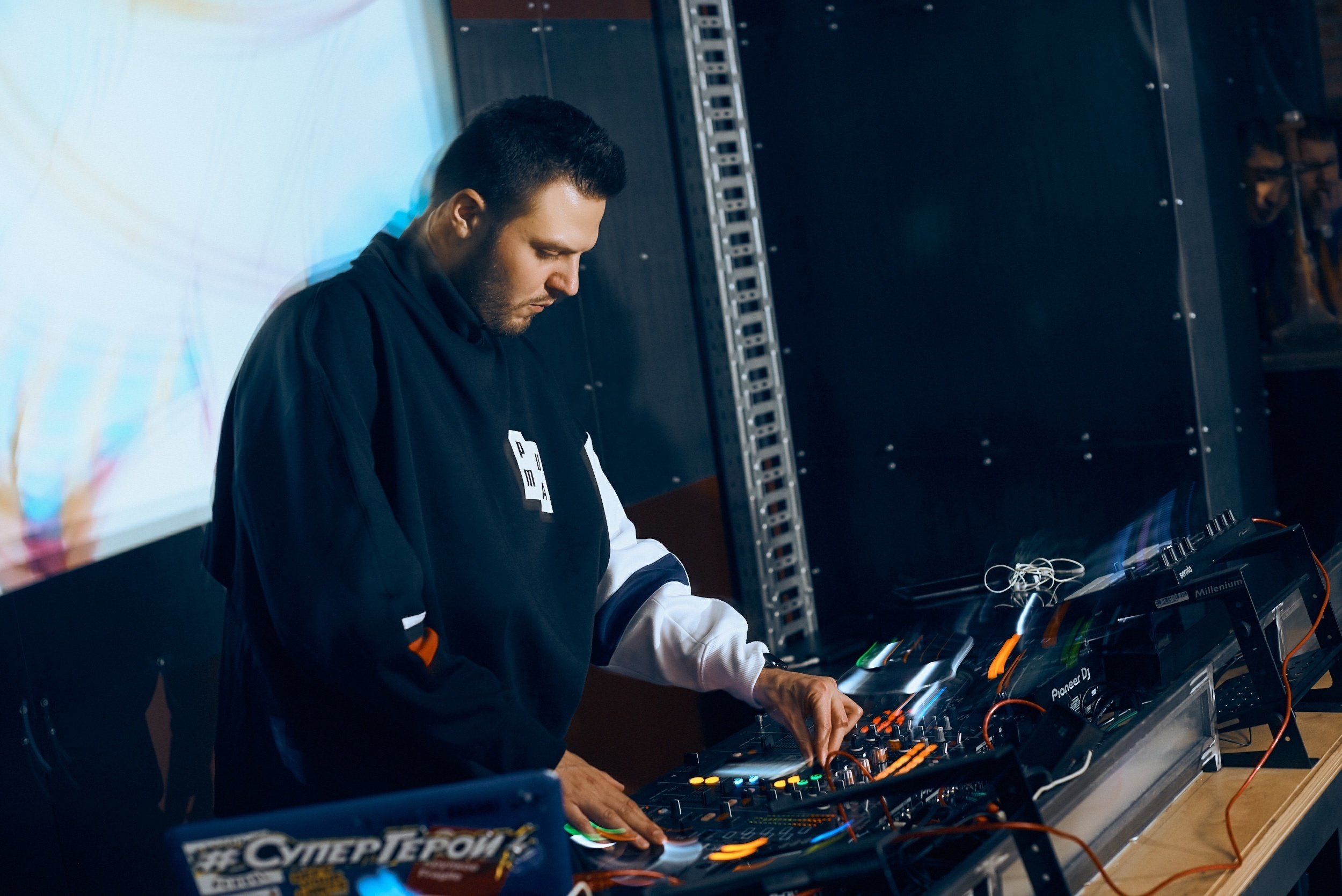 Фотограф открытия бара. Артём Савиных — профессиональный фотограф в Москве | Репортажи, свадьбы, портреты