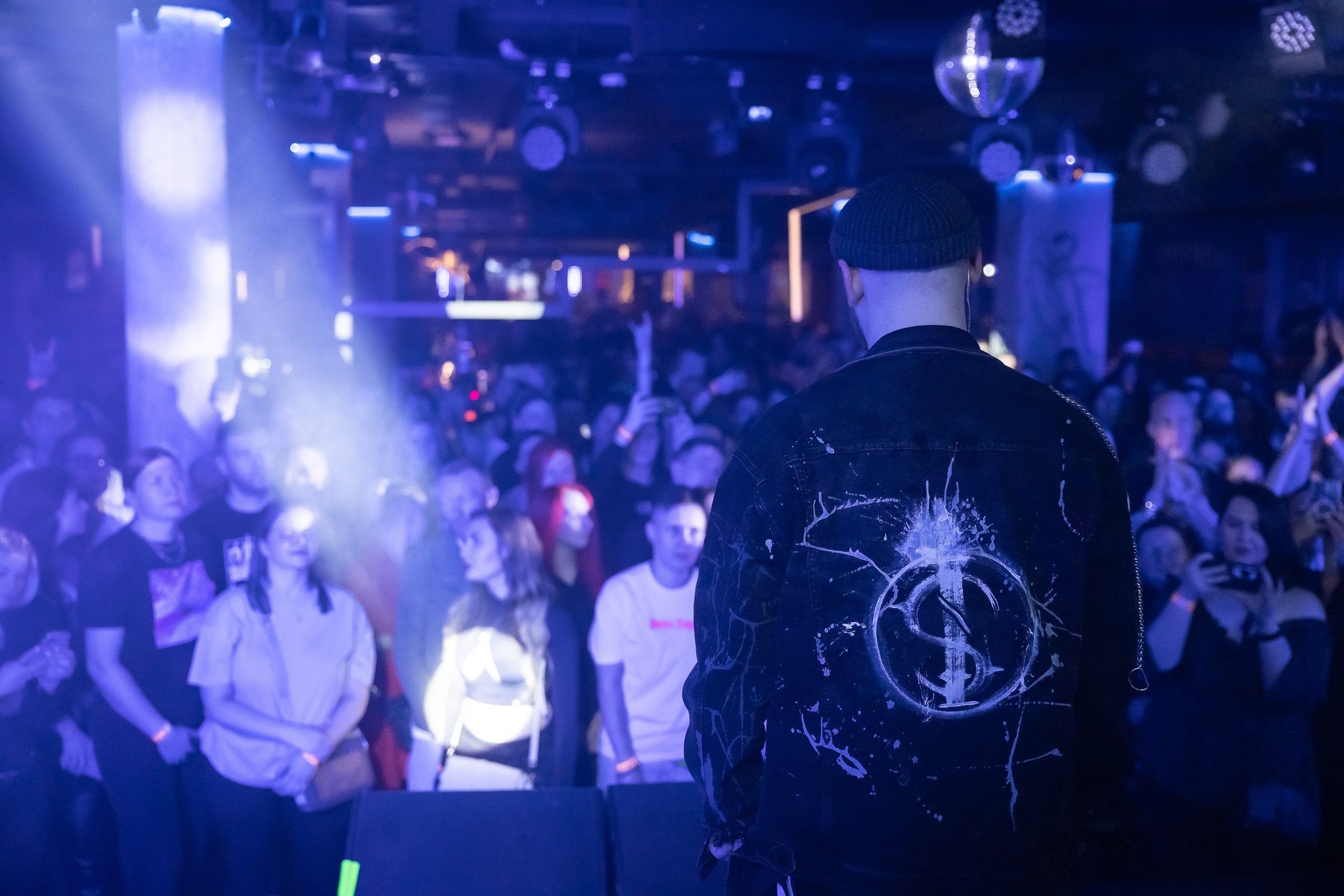 Концерт альтернатив метал группы iOSTRA в «Music bar Мумий Тролль» Москва. Фотограф Владимир Охрименко