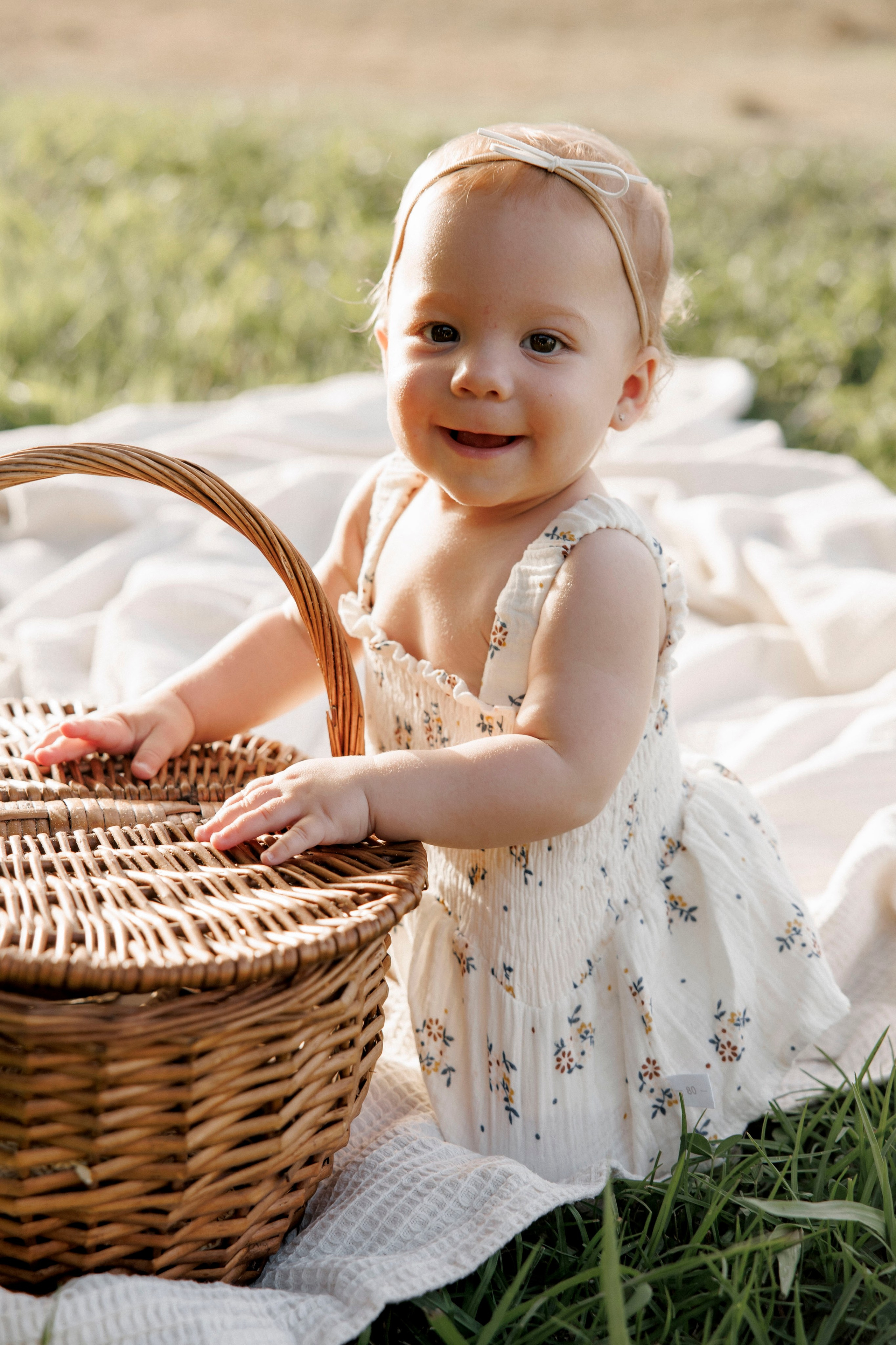 Family photoshoot inside the park. Главная